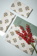 Bedsheets-Queen daily use border bedsheets