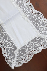 Teapoy Runner - Silky runner / table centre
