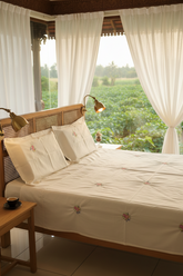 BedCover/Bedspread - Queen embroidery Sheet