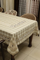 Classic Checkered 6 -Seater Tablecloth with Embroidered Lace Border