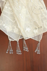 Teapoy Runner - Silky runner / table centre