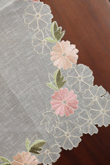 Teapoy Runner - Silky runner / table centre