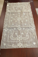 Teapoy Runner - Silky runner / table centre