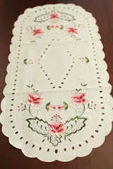 Teapoy Runner - Silky runner / table centre