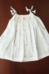 Kids smocked dress 6-10 Month