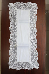 Teapoy Runner - Silky runner / table centre