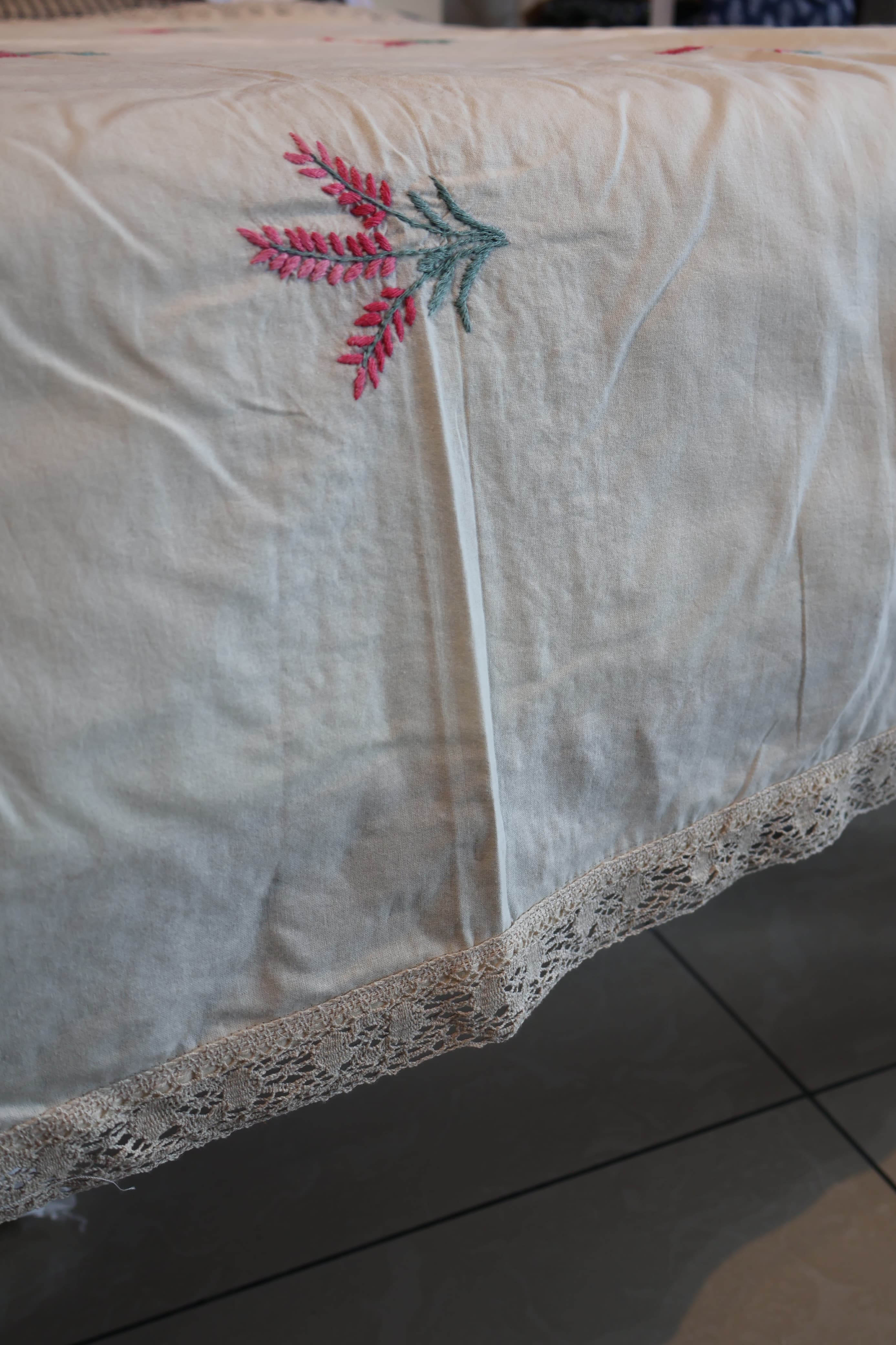 Table Cloth 4 Seater | Embroidery