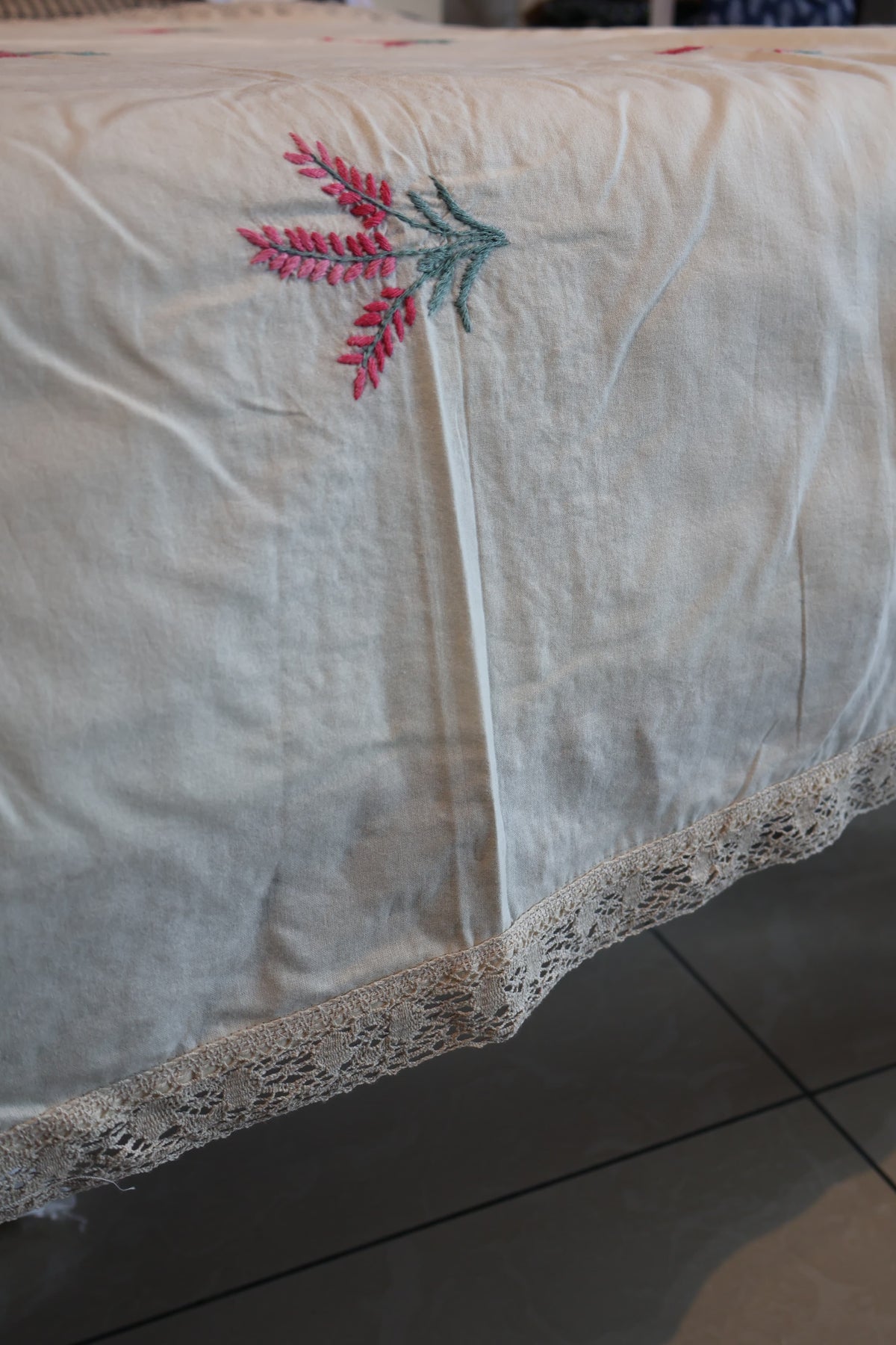 Table Cloth 4 Seater | Embroidery