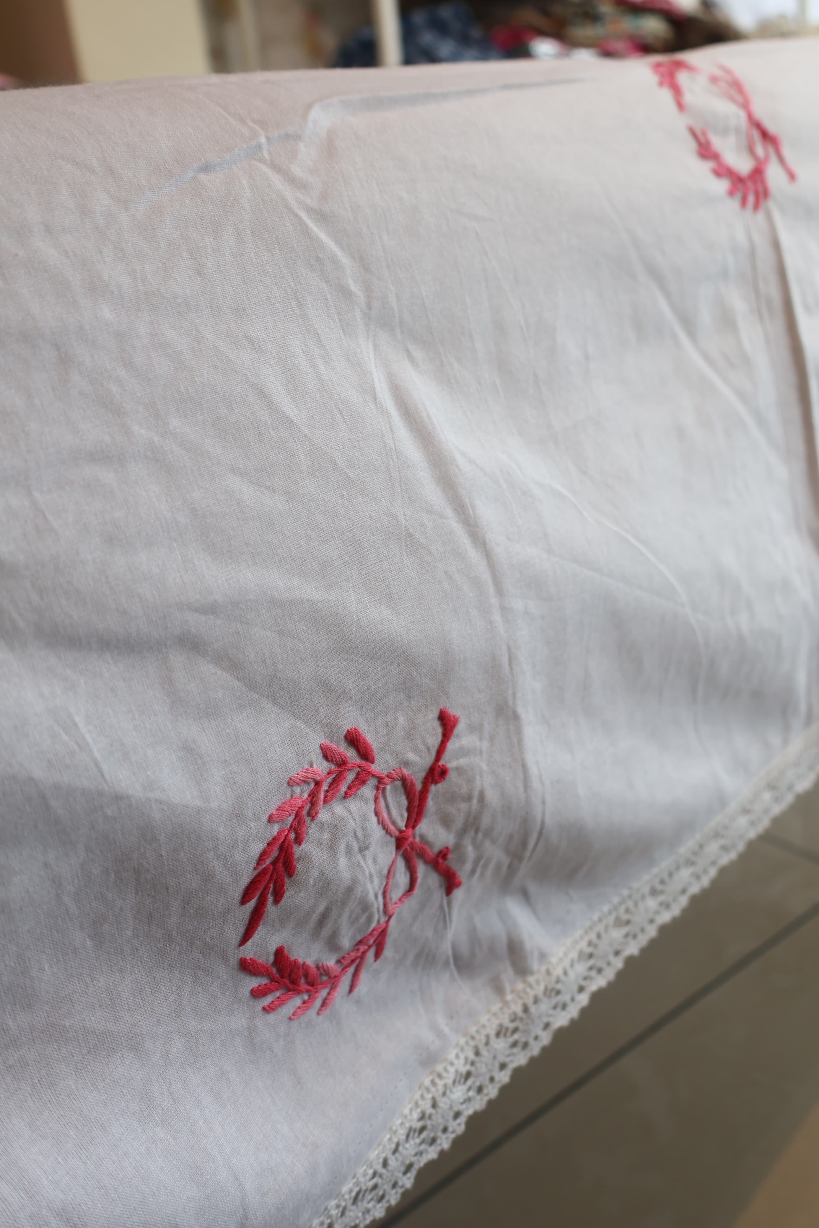 Table Cloth 4 Seater | Embroidery