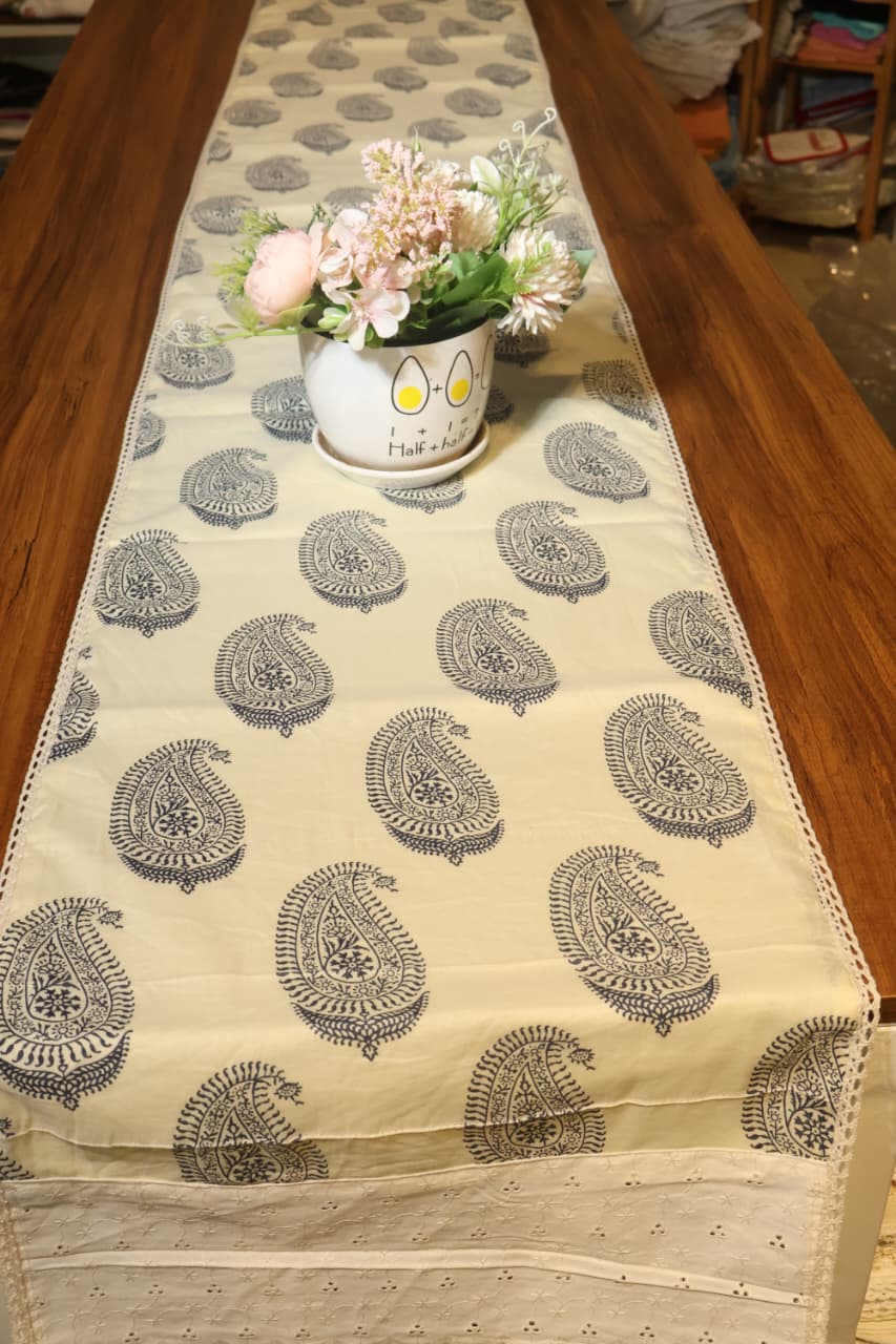 Table runner 6 seater