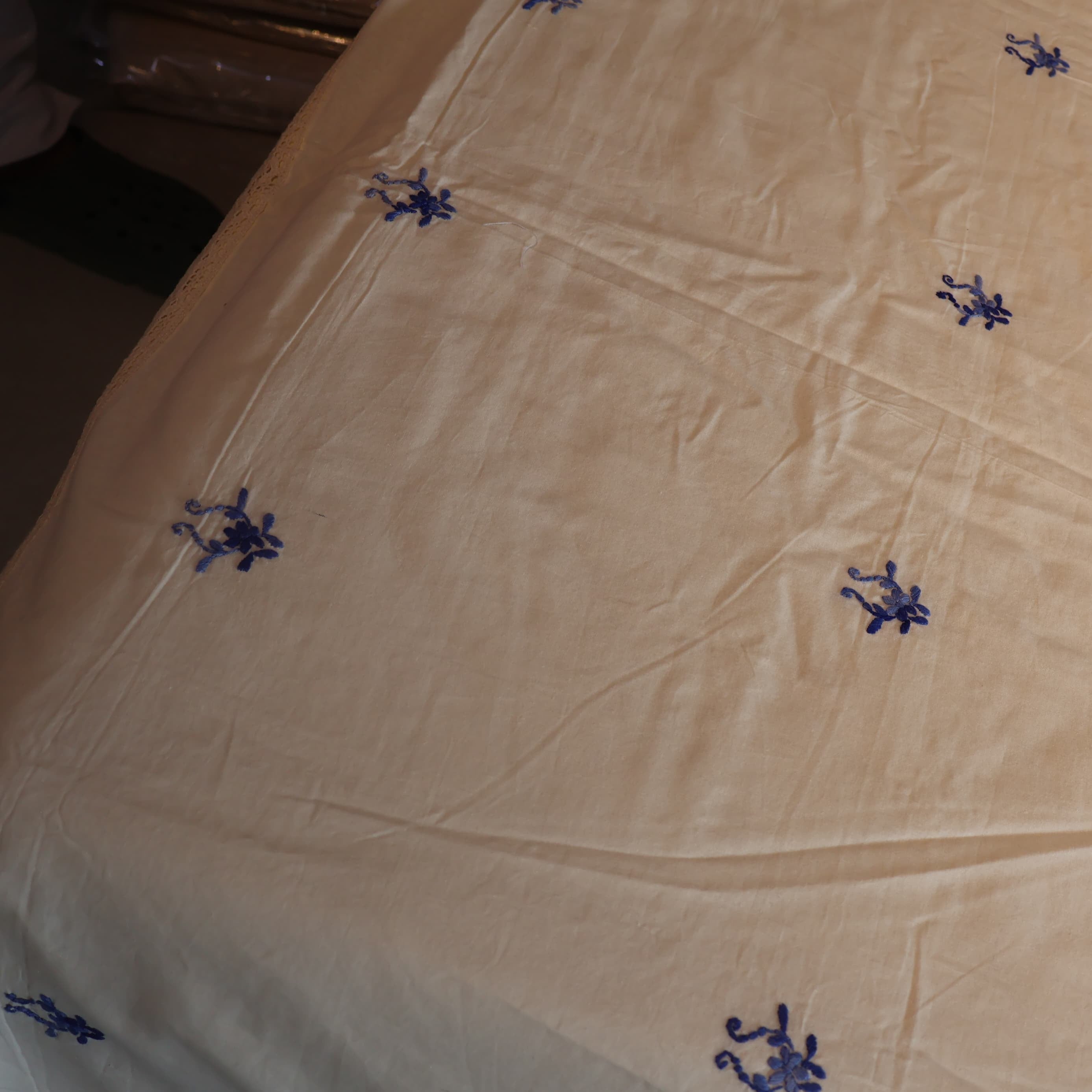 Table Cloth 4 Seater | Embroidery