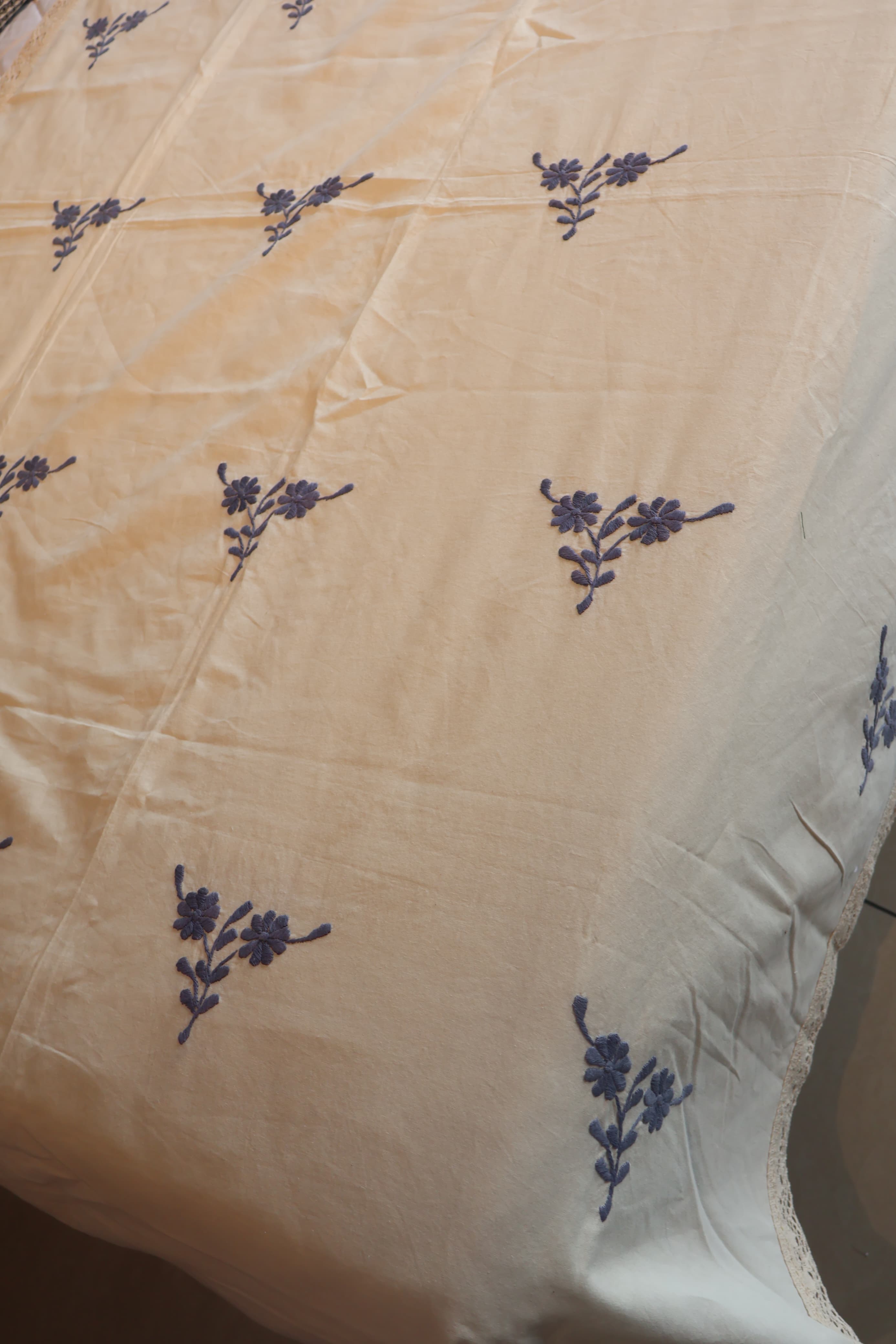 Table Cloth 4 Seater | Embroidery