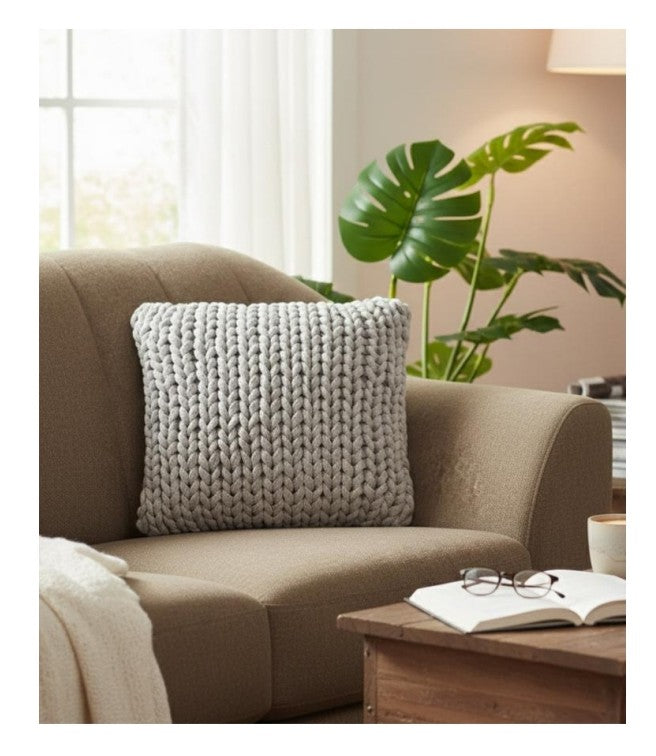 Pluchi - cushion cover knite