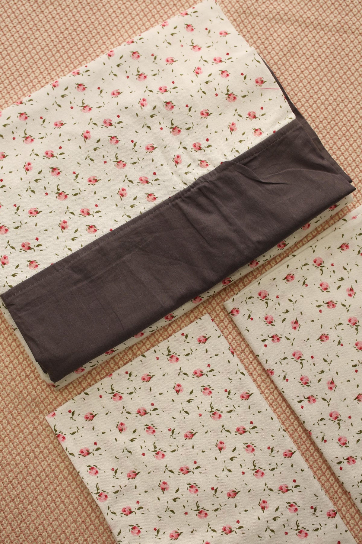 Bedsheets - Queen daily use border bedsheets
