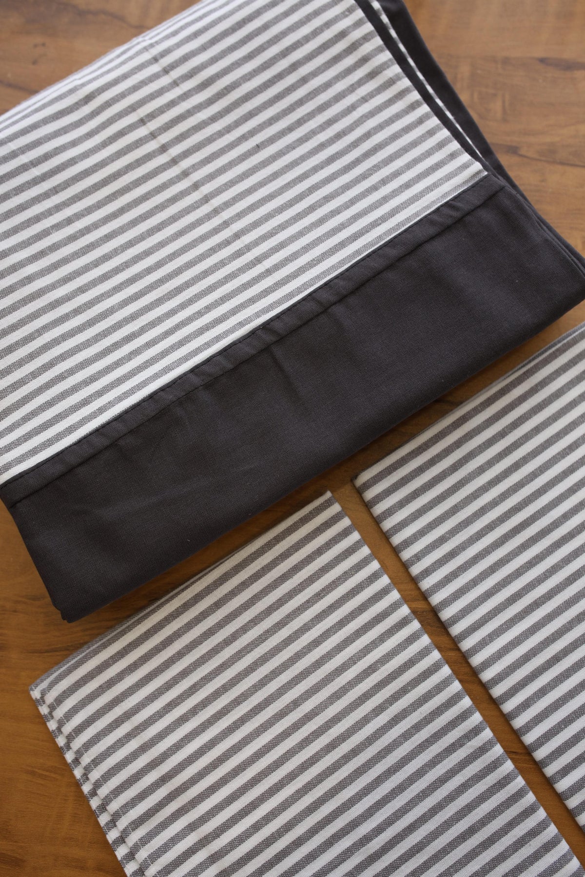 Bedsheets - King daily use border bedsheets