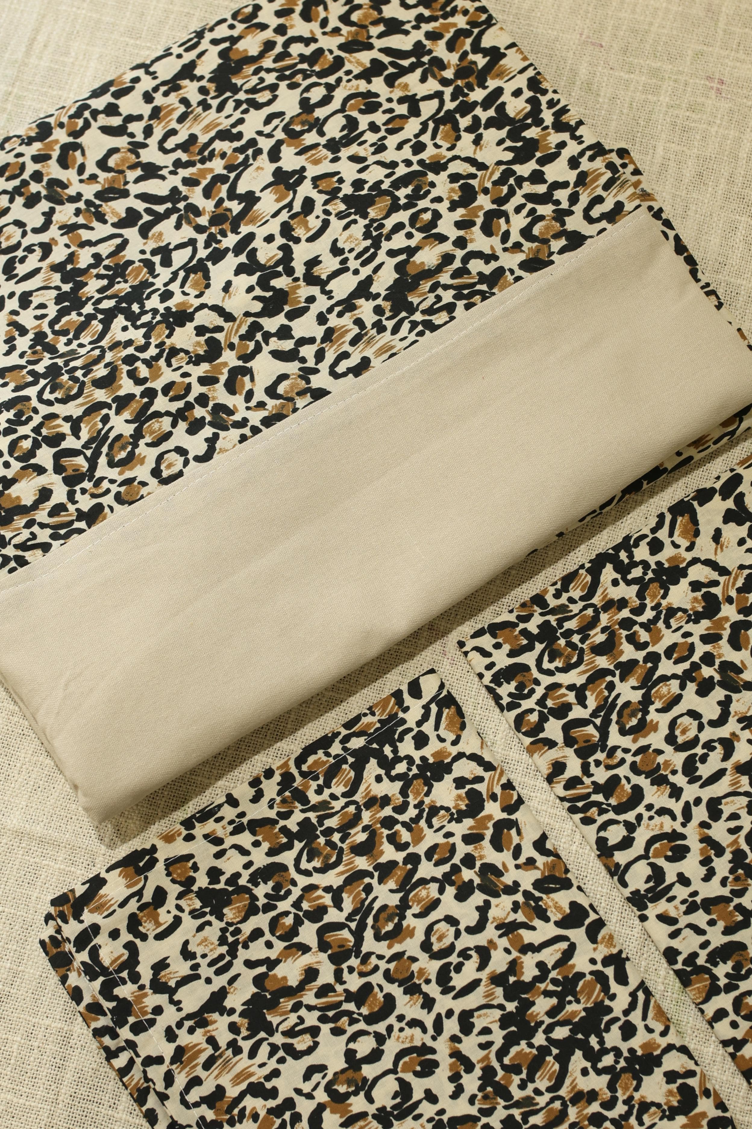 Bedsheets - Queen daily use border bedsheets