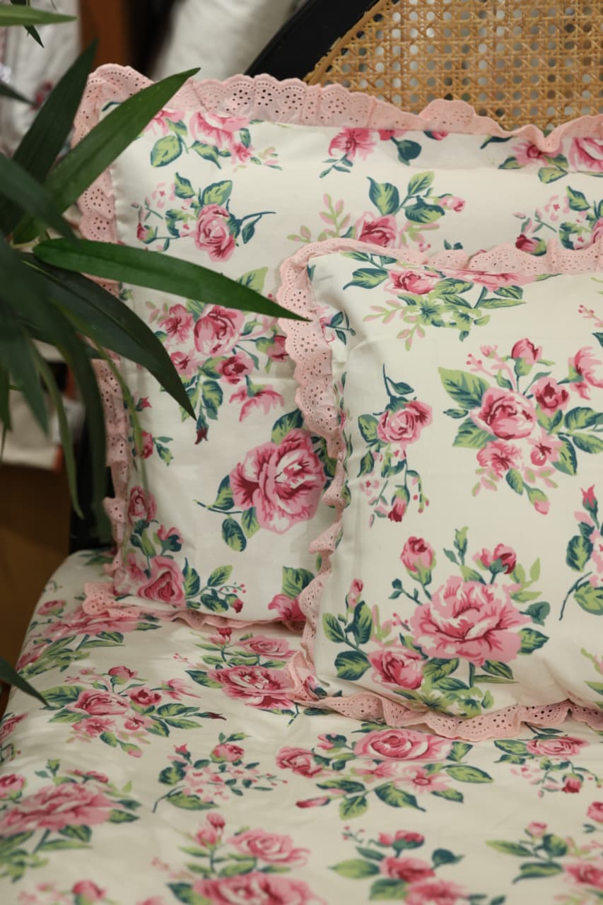 Bedsheets - Premium king floral printed lace bedsheet with cushion covers rose bud