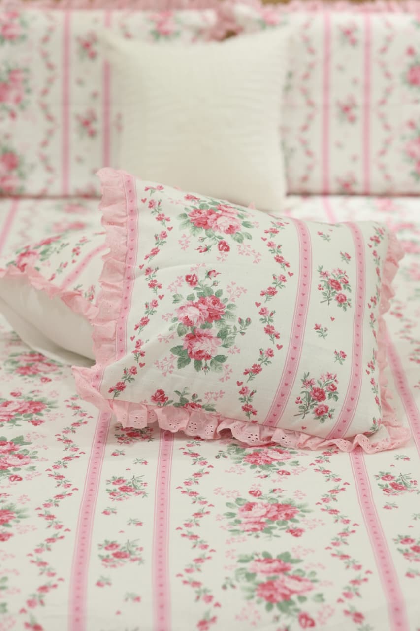 Bedsheets - Premium Queen floral printed lace bedsheet with cushion covers Rosebud