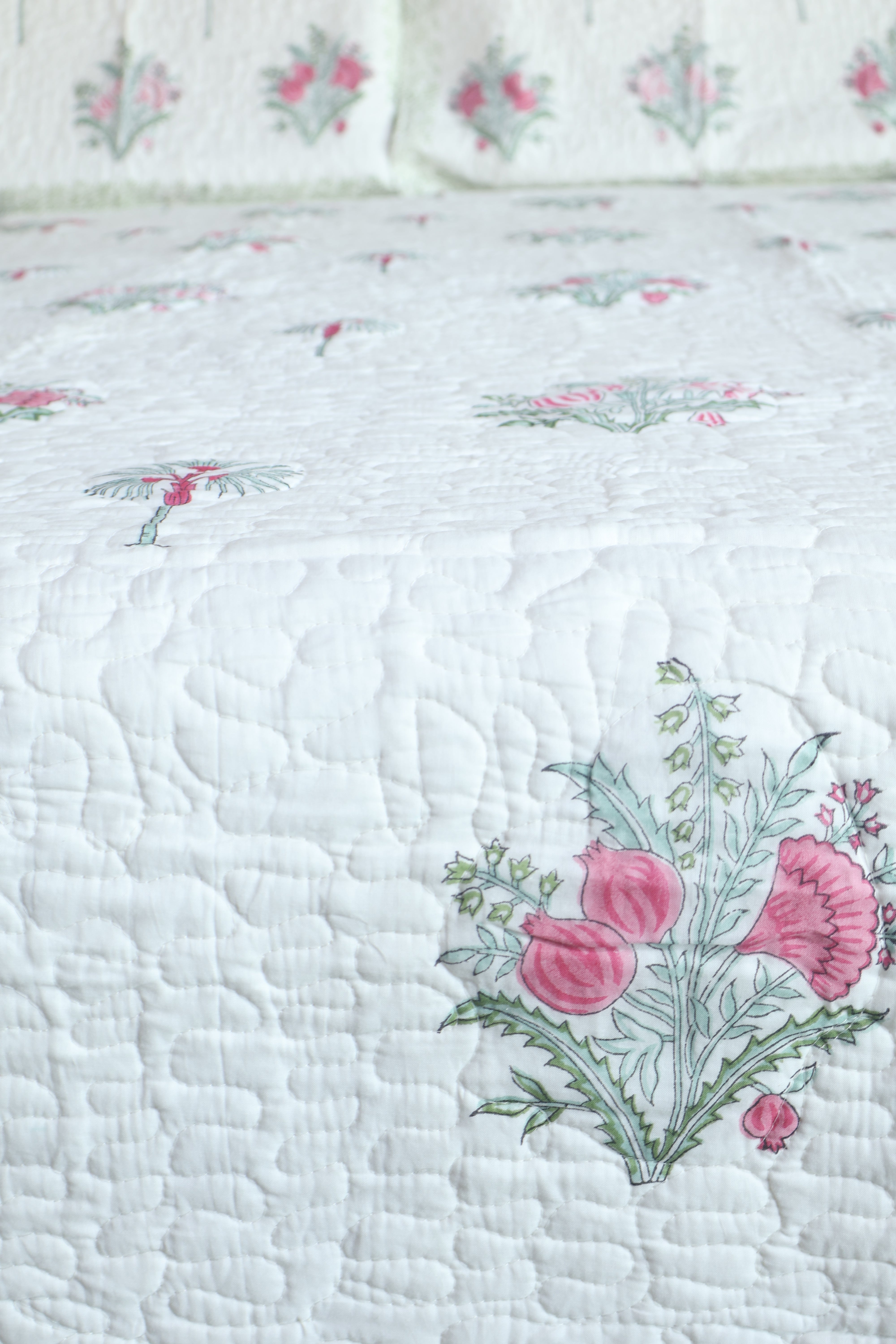 Quilted bedcover: Double (100inch*100inch)