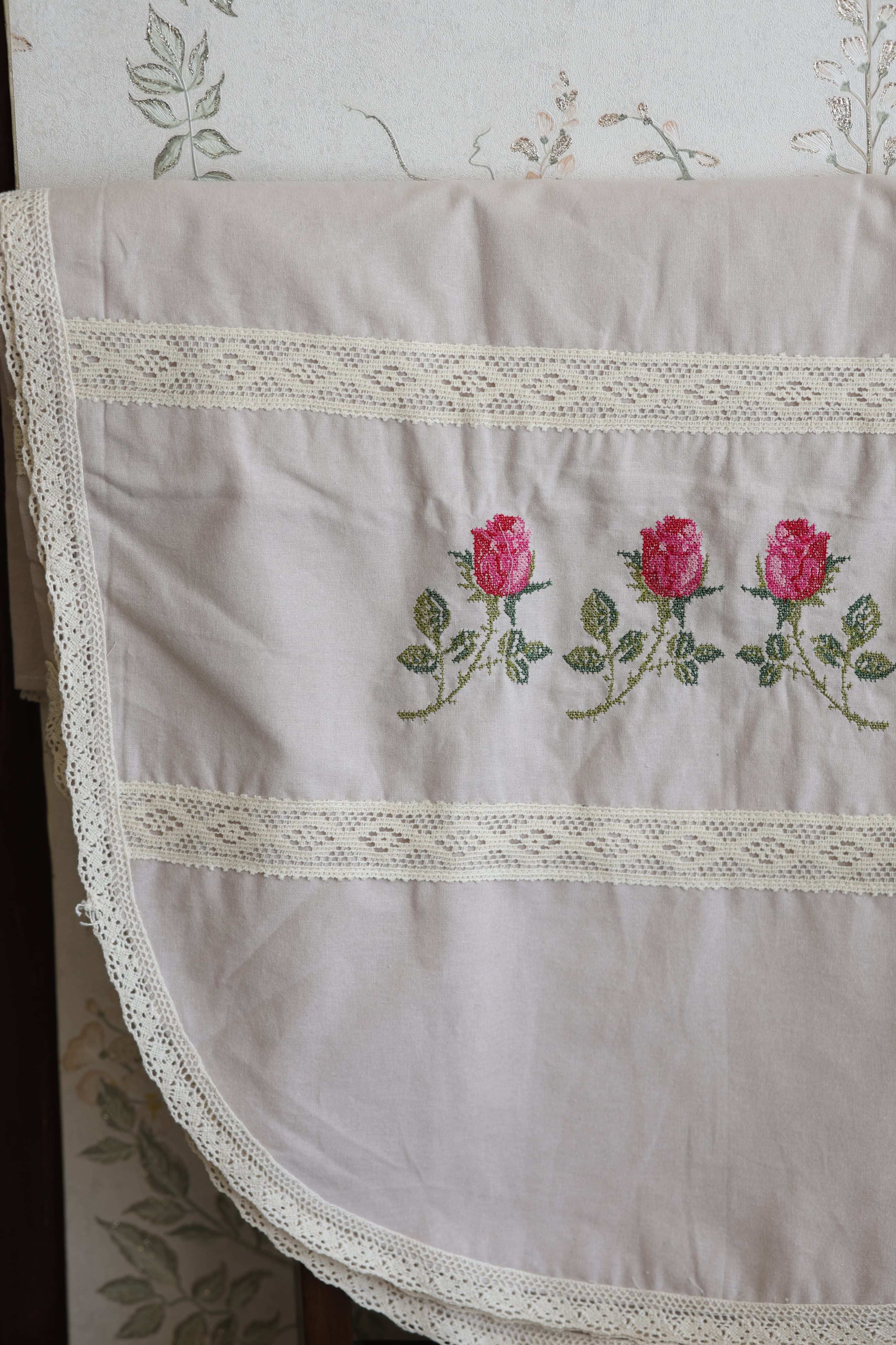 Chair / sofa back - cross stitch embroidery 3+1+1
