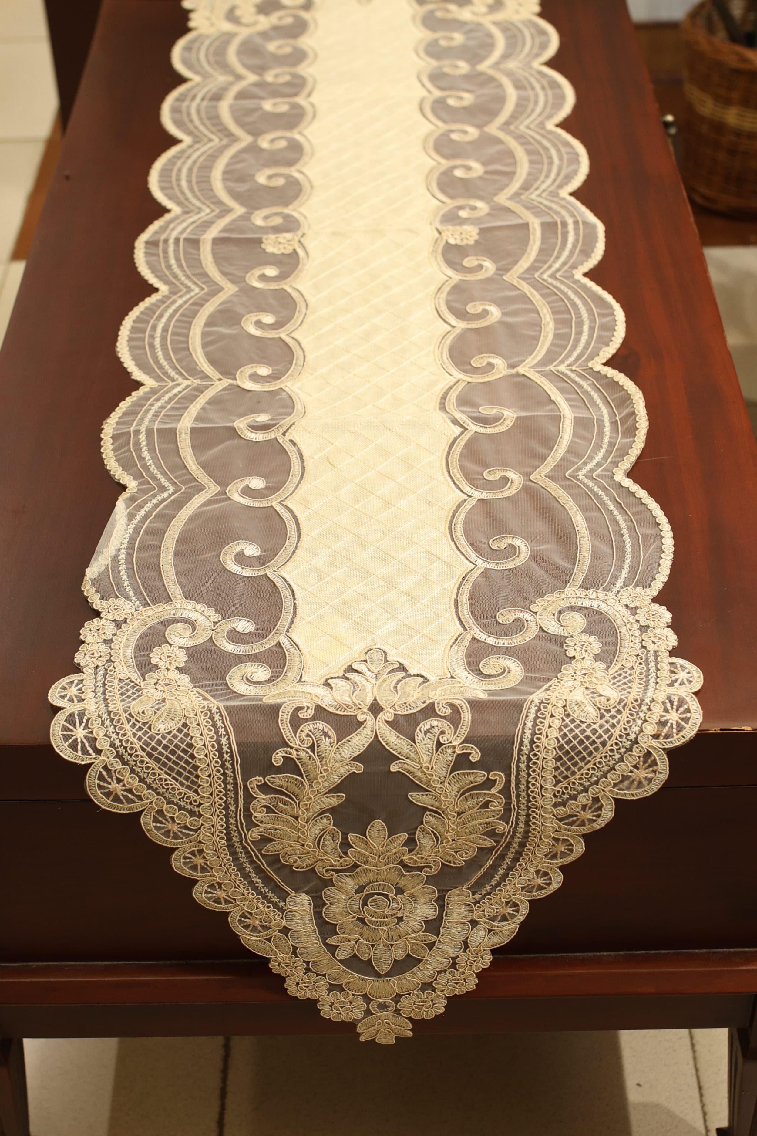 Table Runner - Silky runner - 6 seater