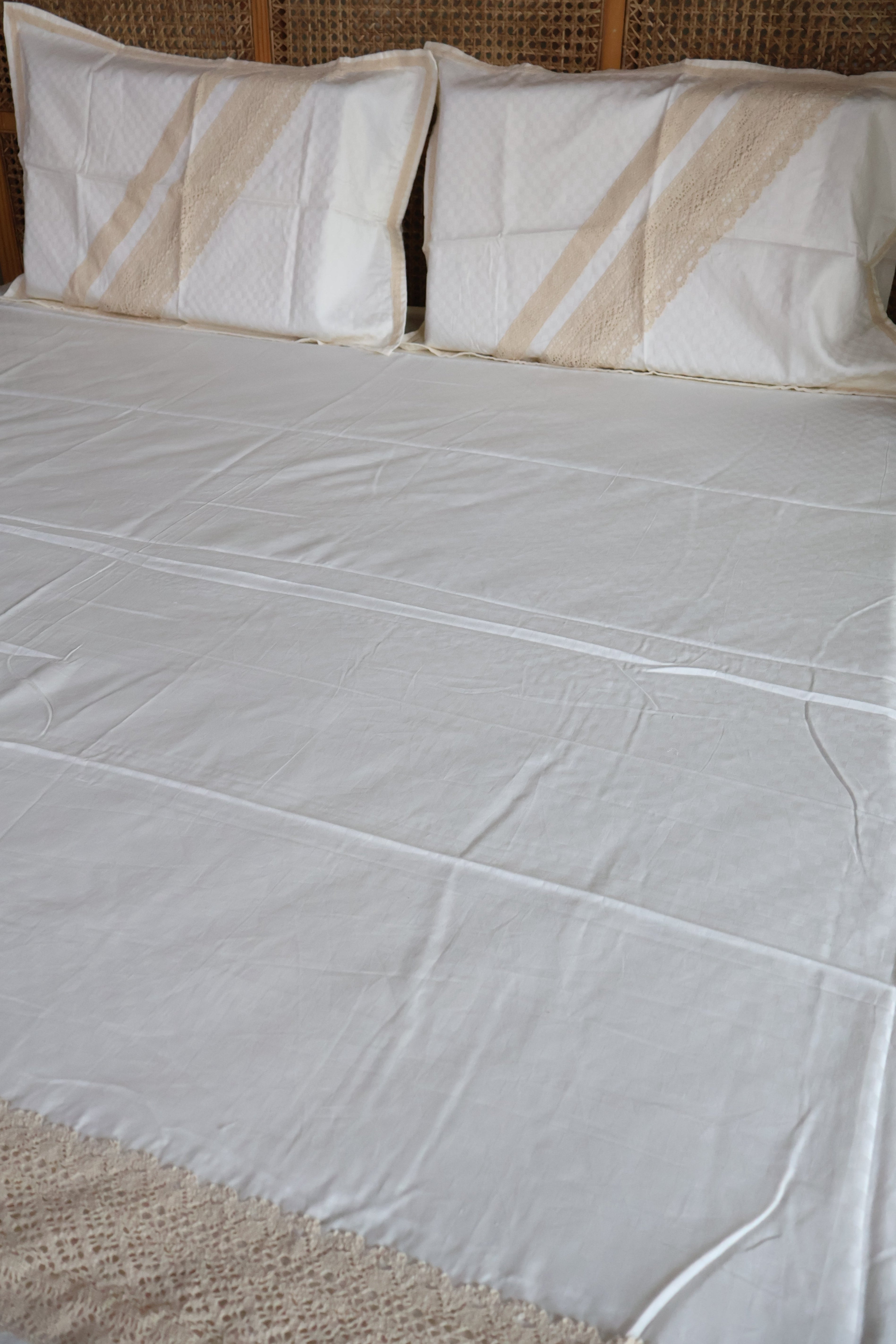 Bedsheets - Premium designer Queen bedsheets dd lace(off-white or ivory)