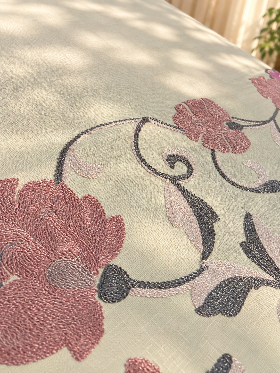 Chair / Sofa back - Embroidery floral