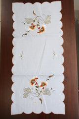 Teapoy Runner - Silky runner / table centre