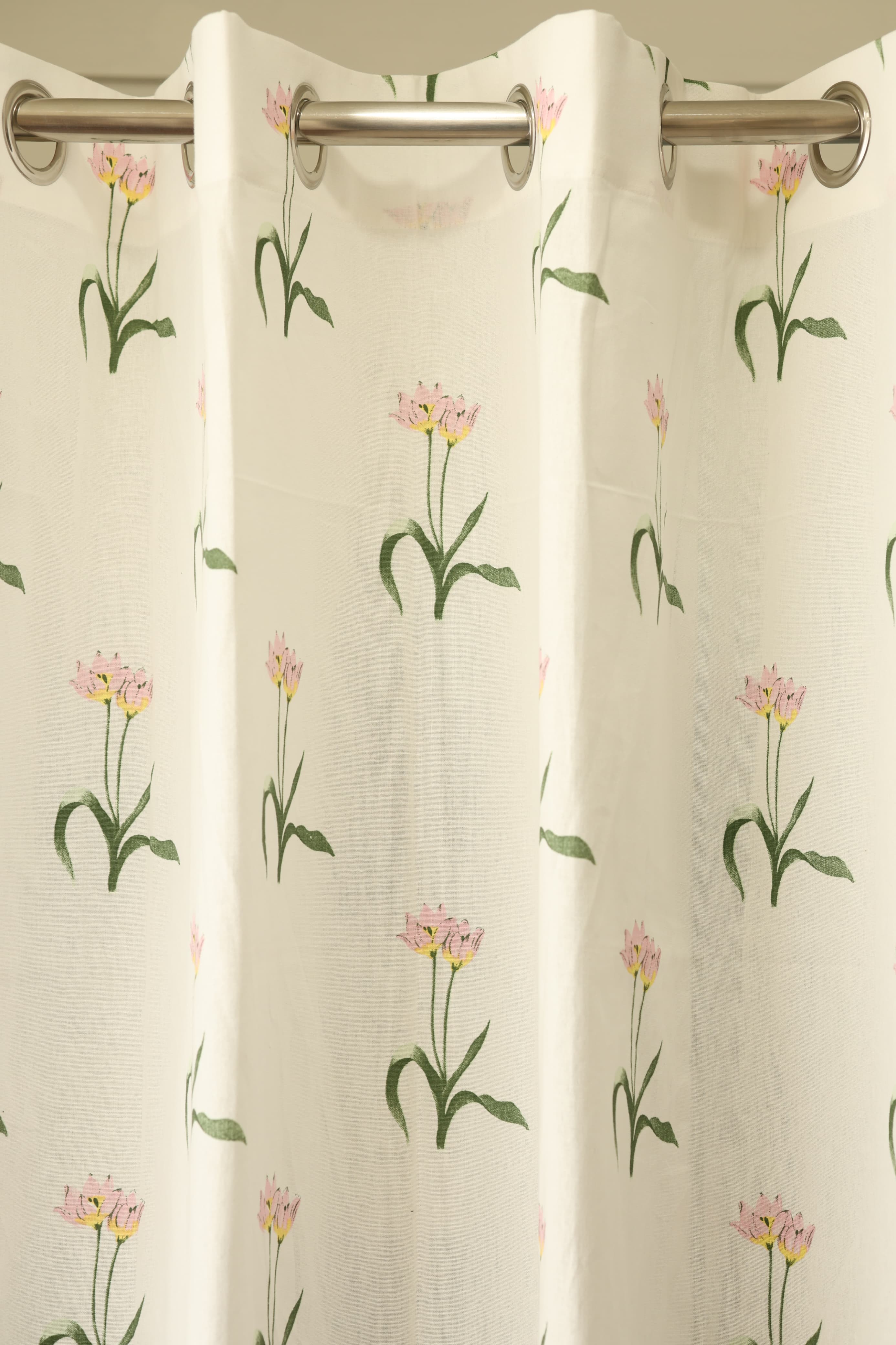 Curtains - Opaque floral curtains