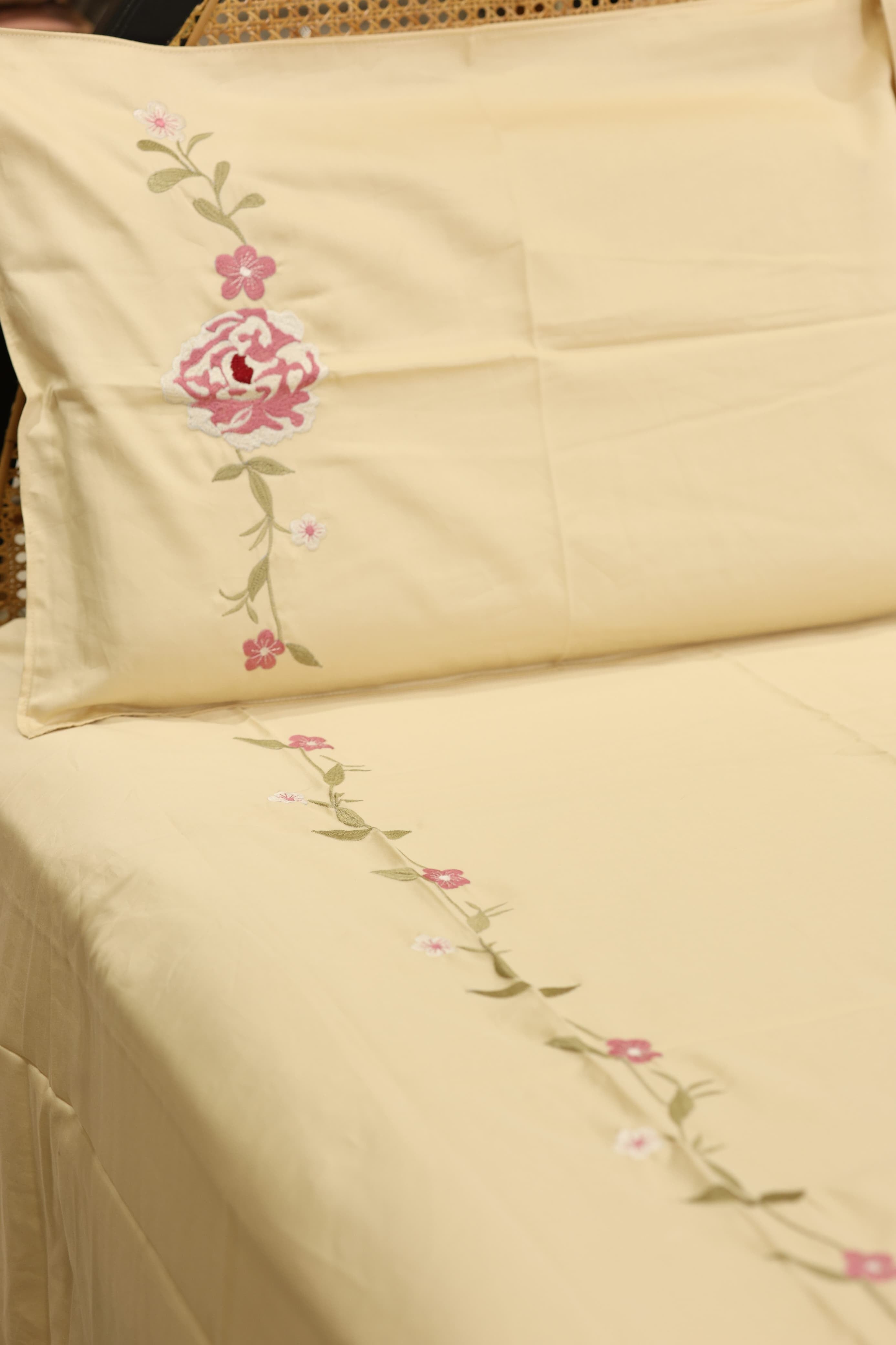 Bedsheets - King Premium Machine embroidery bedsheets MEK