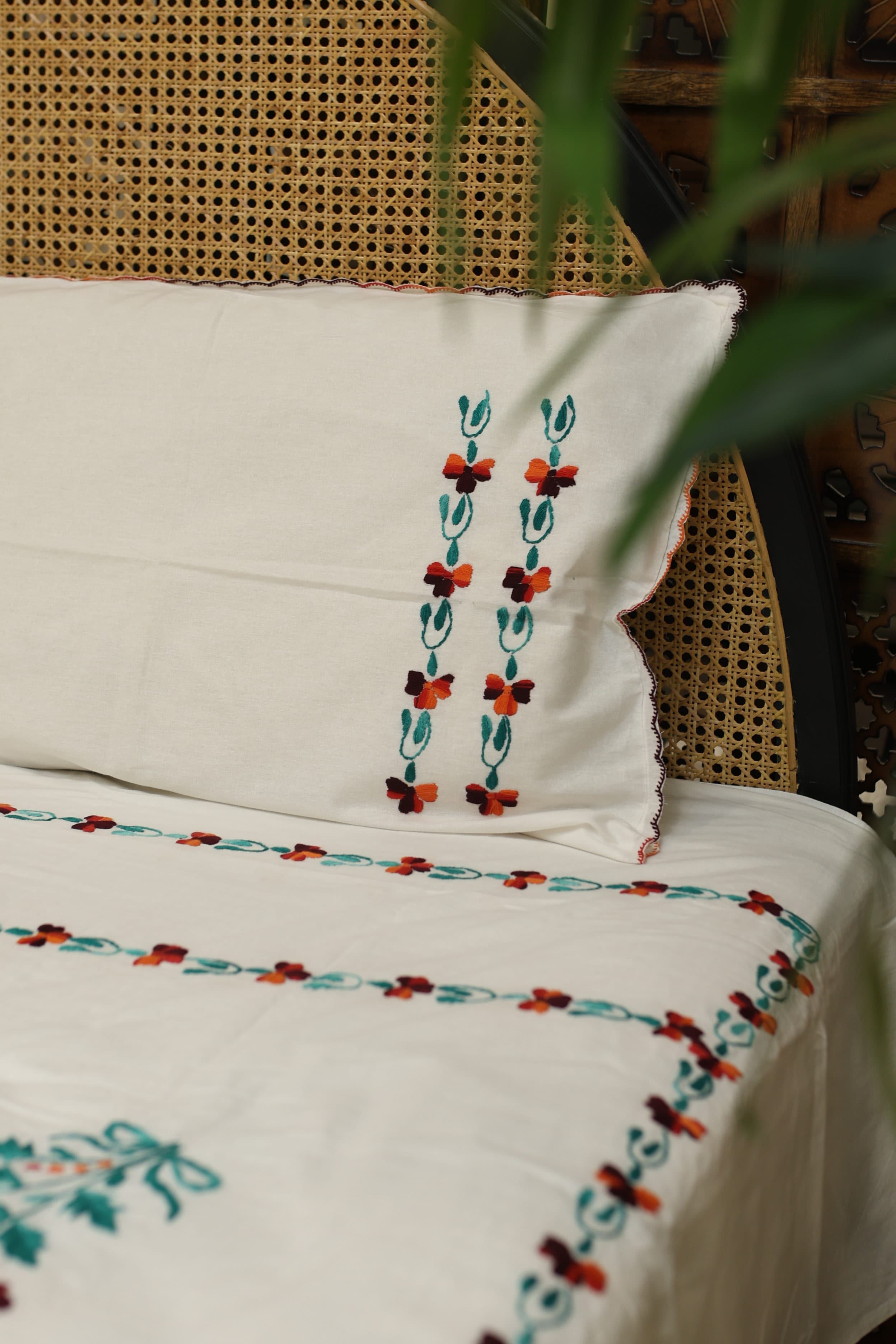 Bedsheets:Queen premium hand embroidered bedsheets HEQ