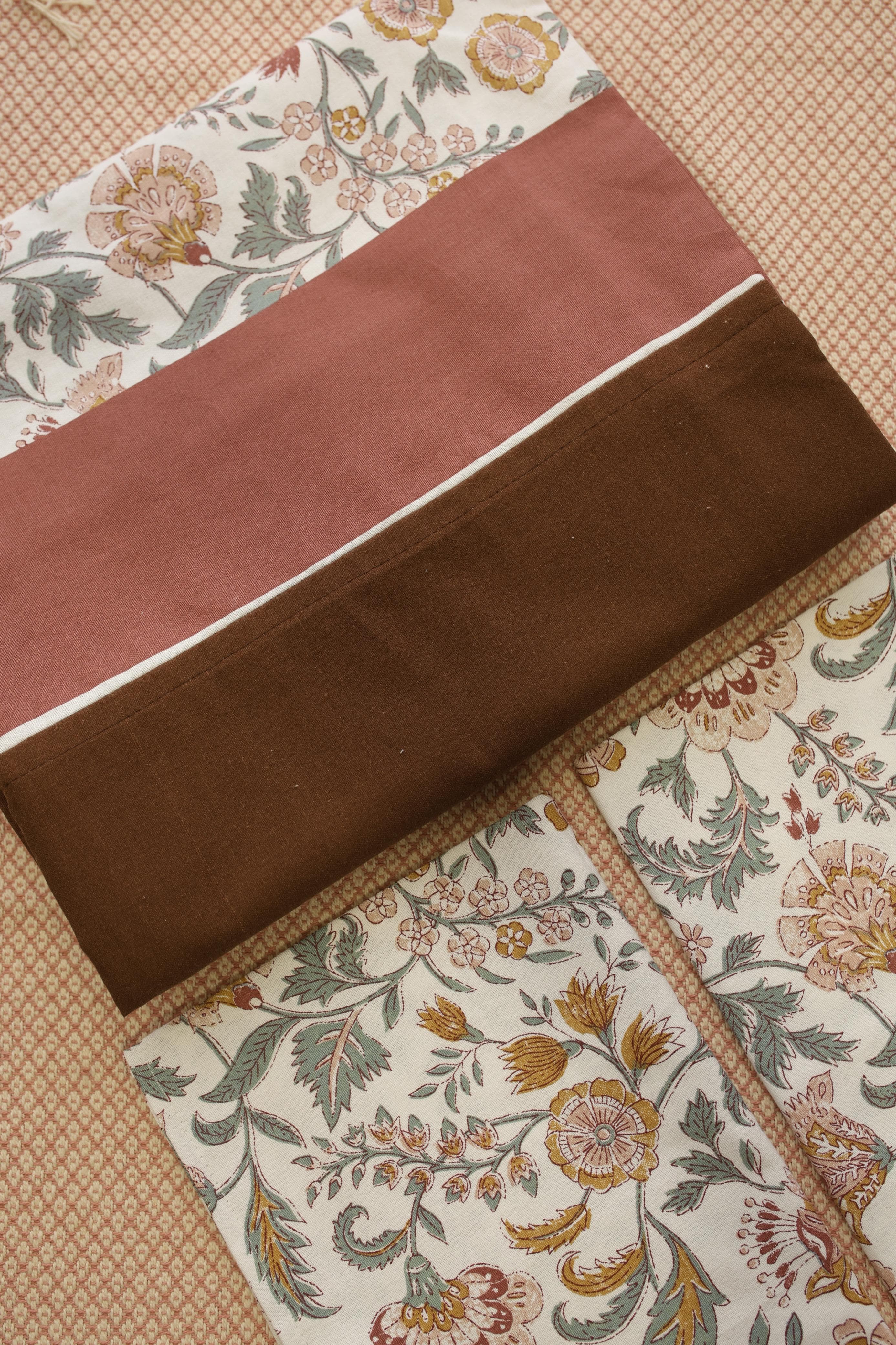 Bedsheets - Queen daily use border bedsheets