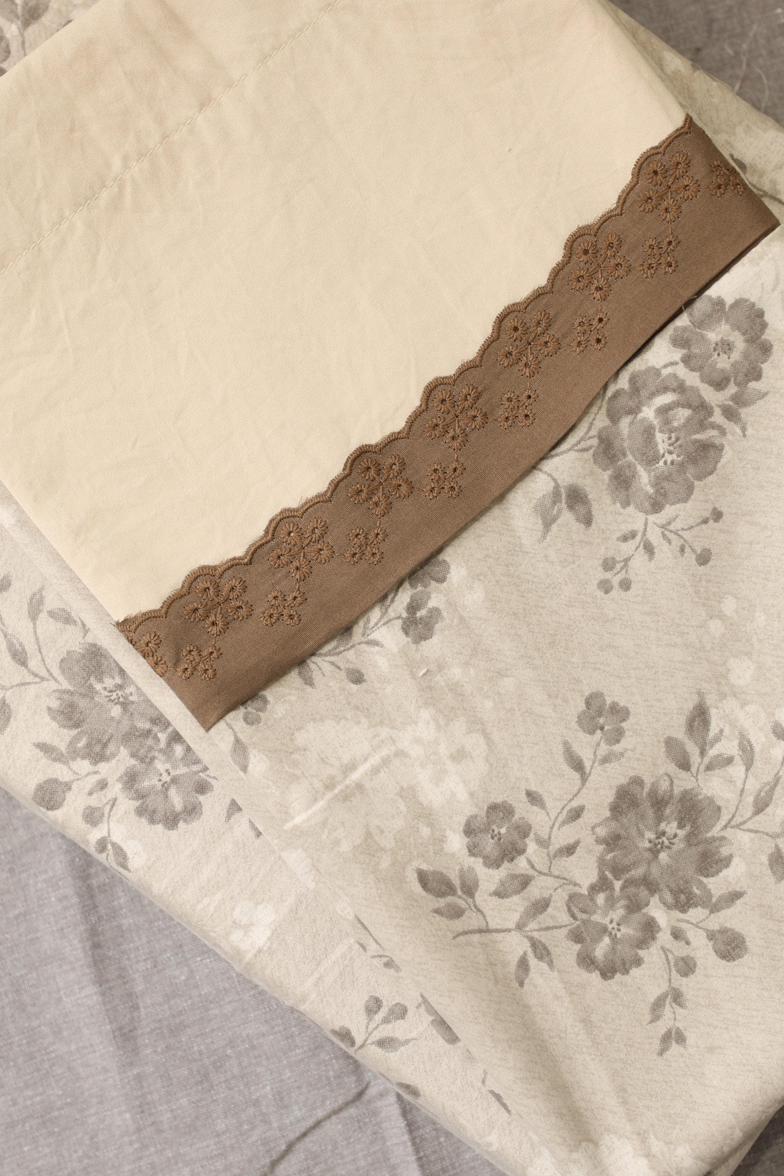 Bedsheets - King soft cotton lace bedsheets majestic
