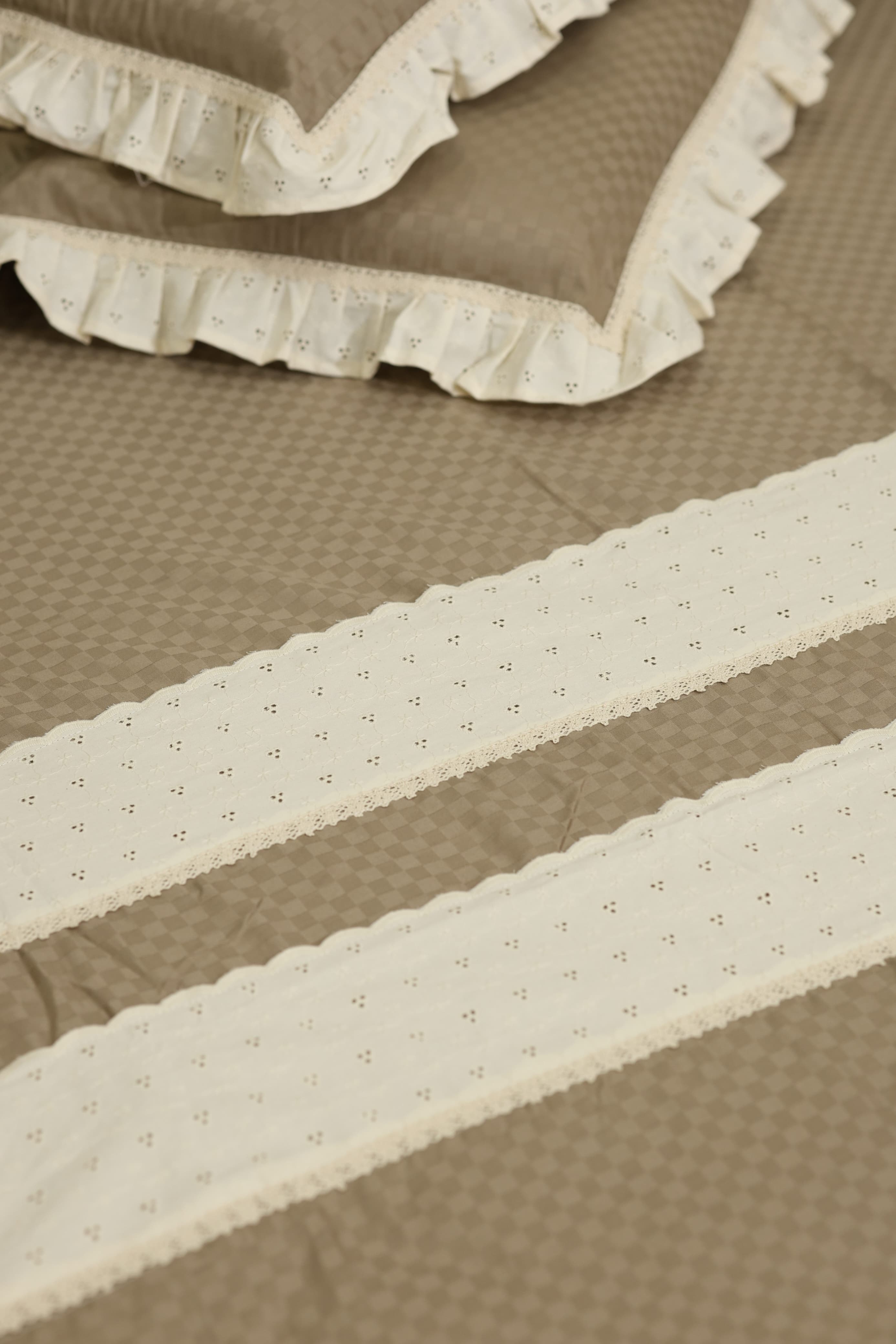 Bedsheets - Premium designer Queen bedsheets dd lace