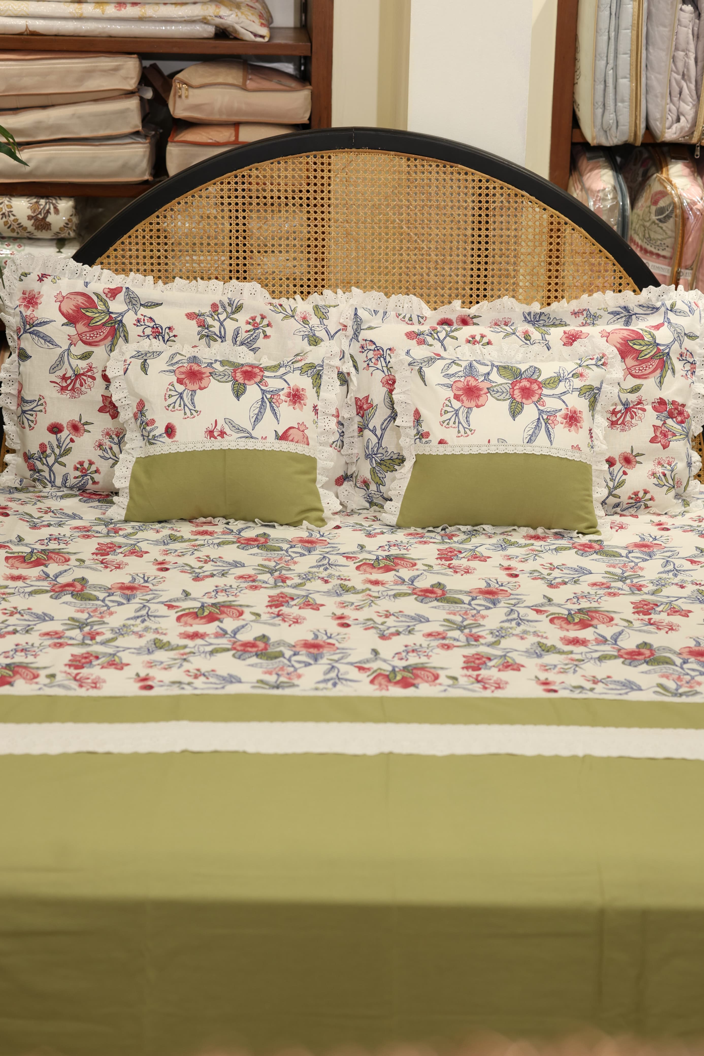 Bedsheets - Premium king floral printed lace bedsheet with cushion covers green bud