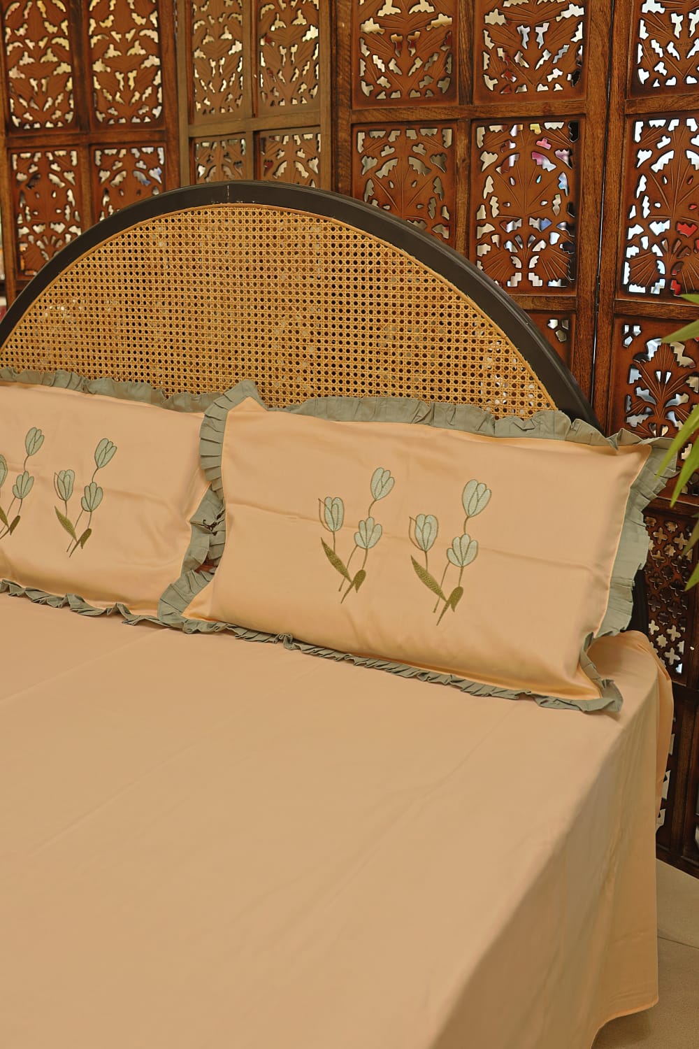 Bedsheets - King premium Machine Embroidery Bedsheet
