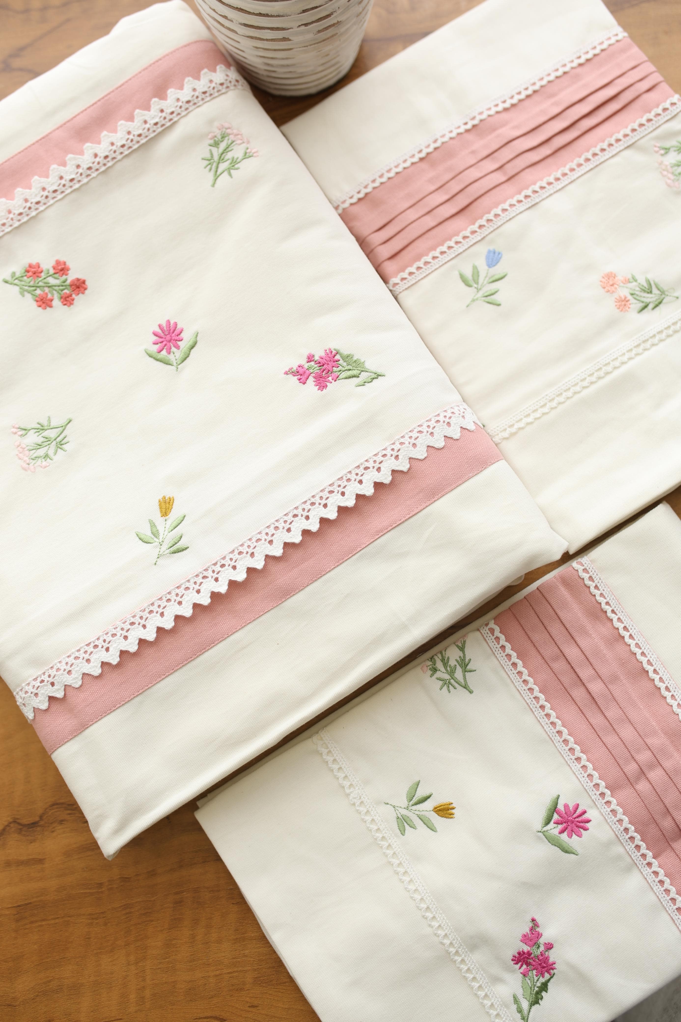 Bedsheets - King premium Machine Embroidery Bedsheet multi