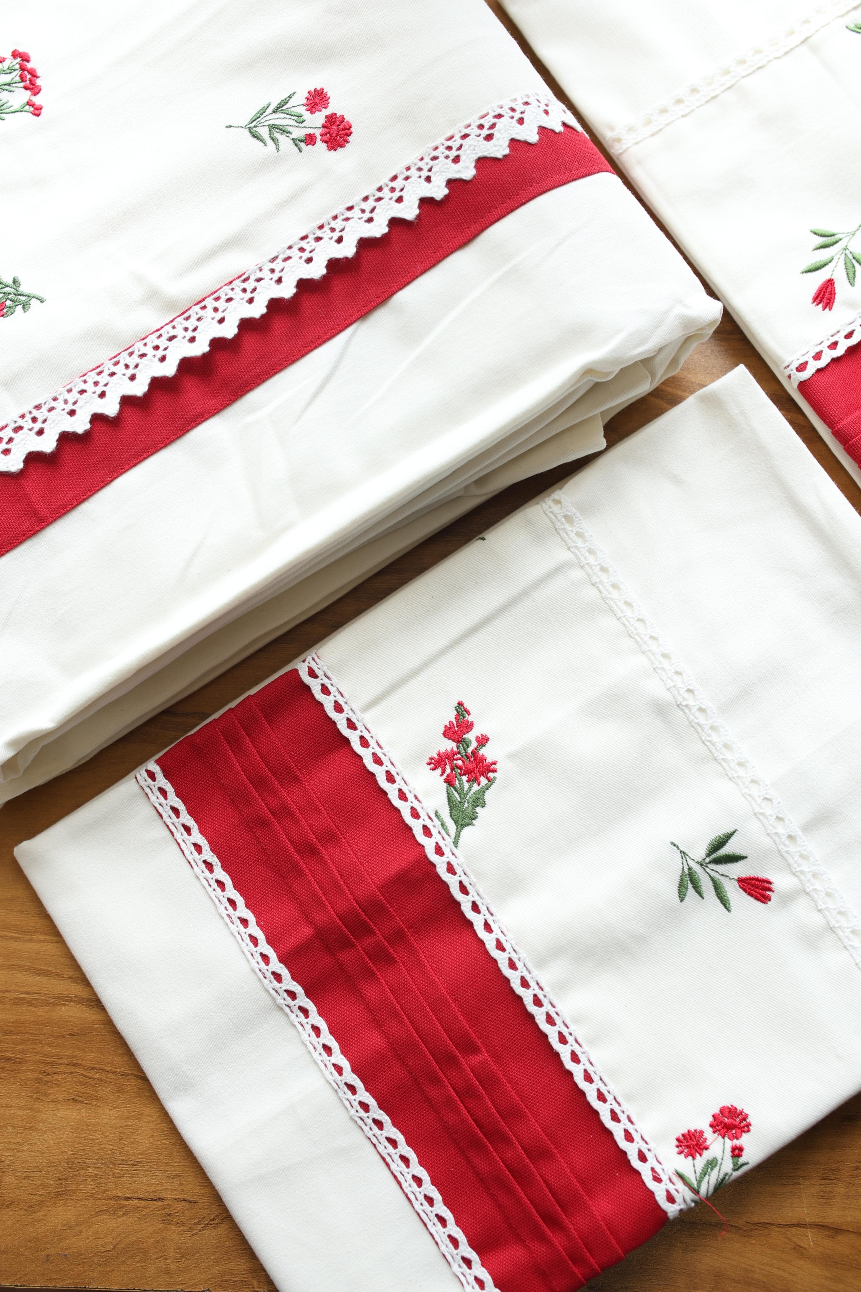 Bedsheets - King premium Machine Embroidery Bedsheet multi
