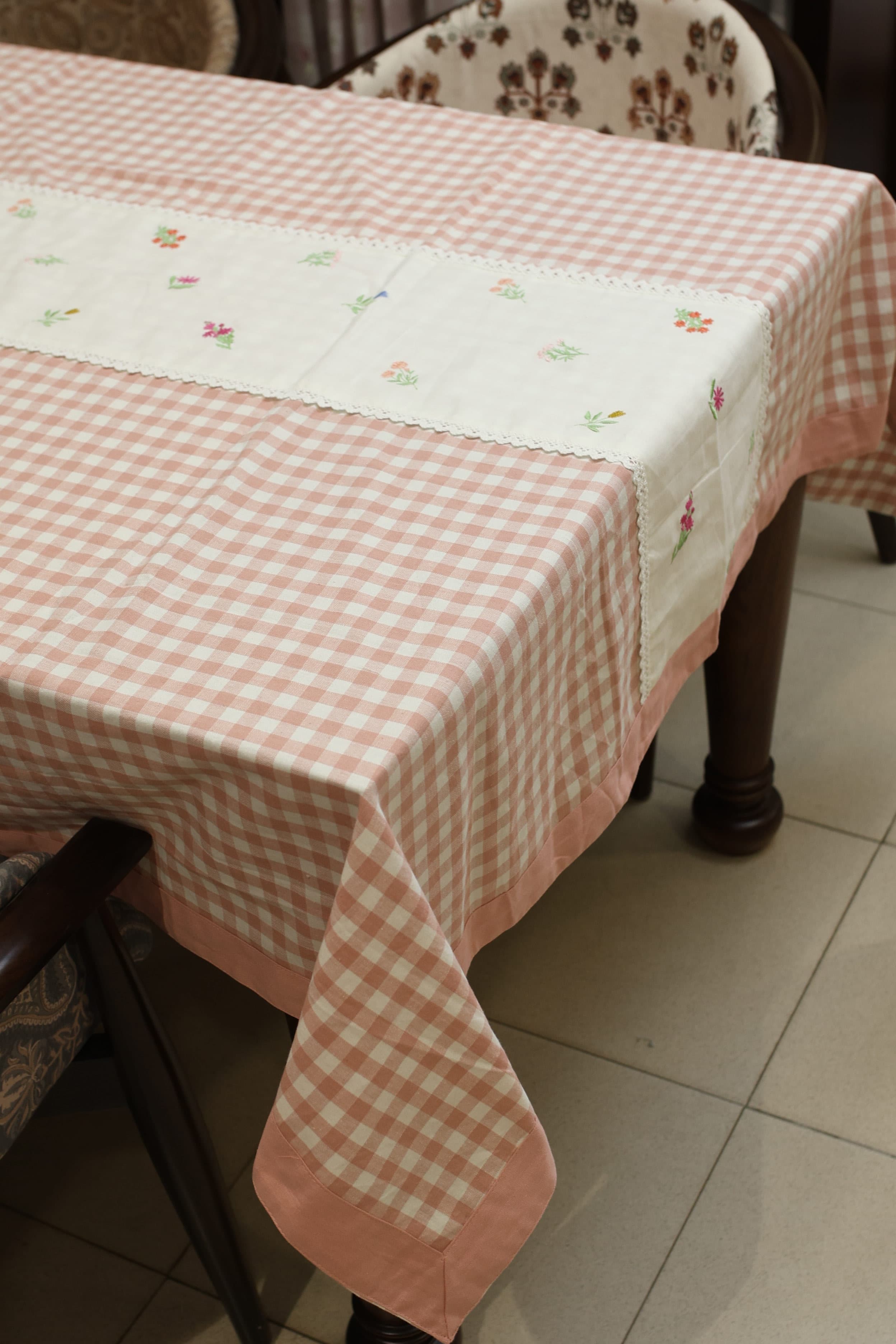 Table cloth - Check embroidery