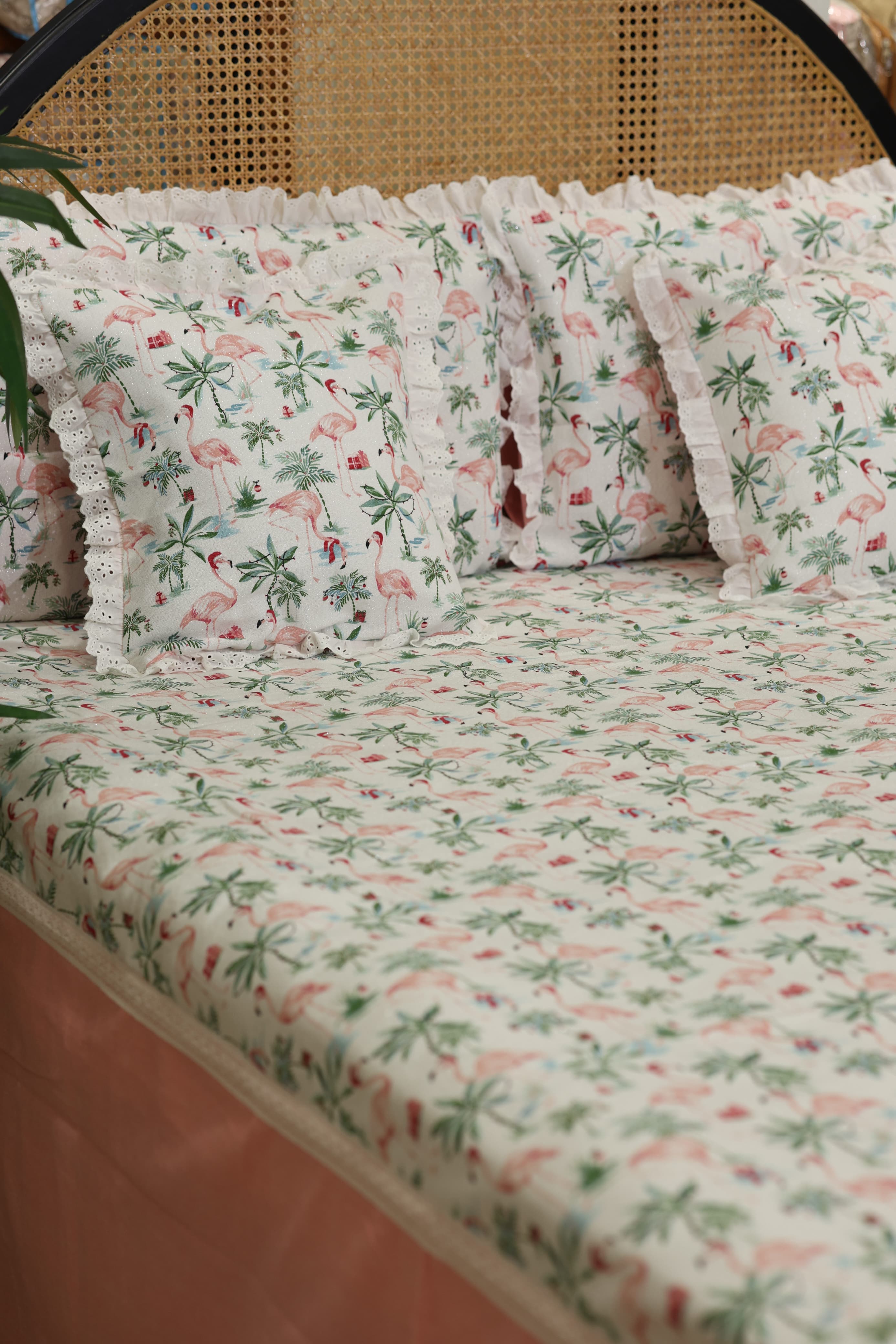 Bedsheets - Premium king floral printed lace bedsheet with cushion covers pink bud