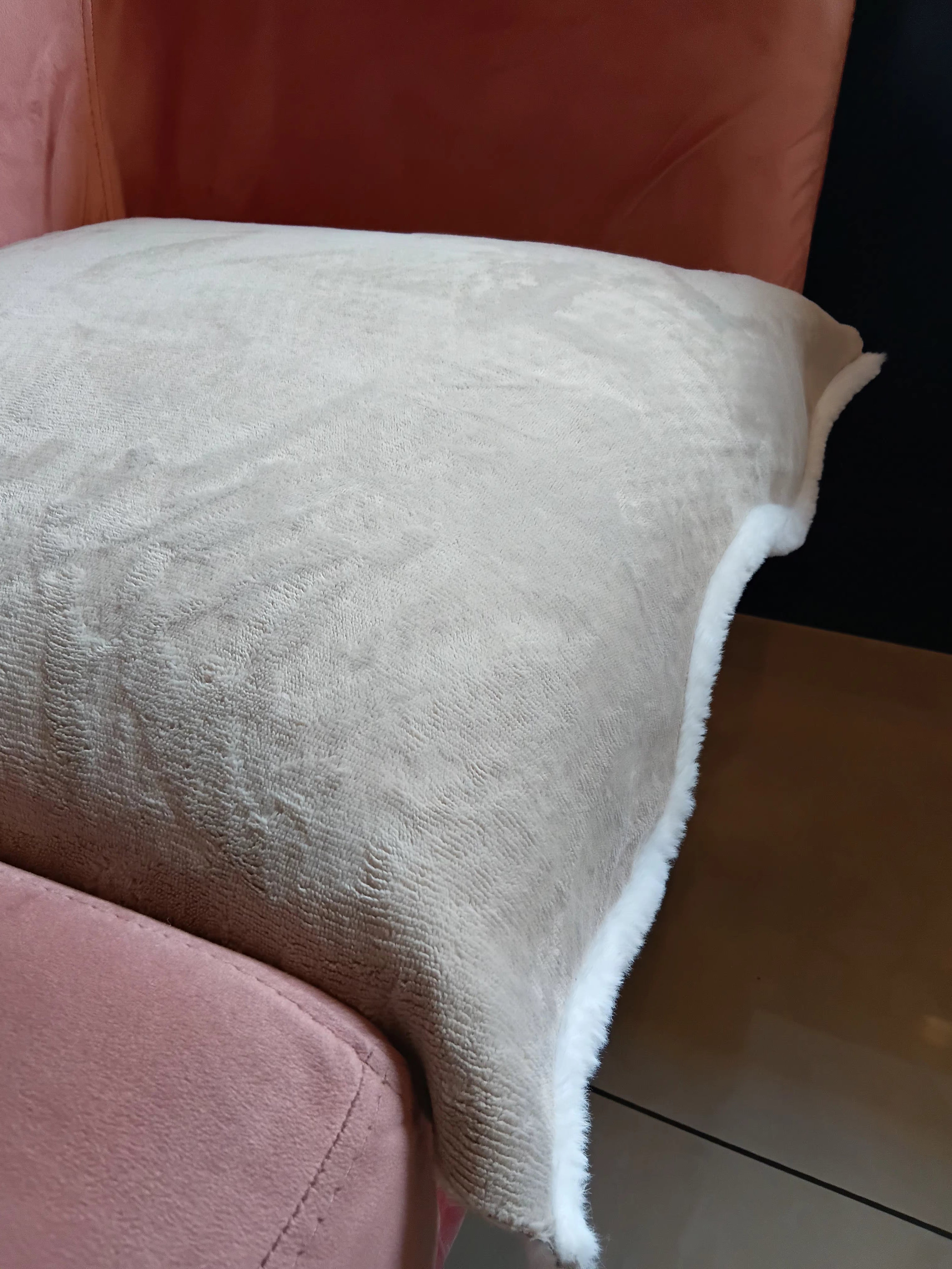 Sofa protector ( meter per) description 𝗕𝗲𝗶𝗴𝗲 colour