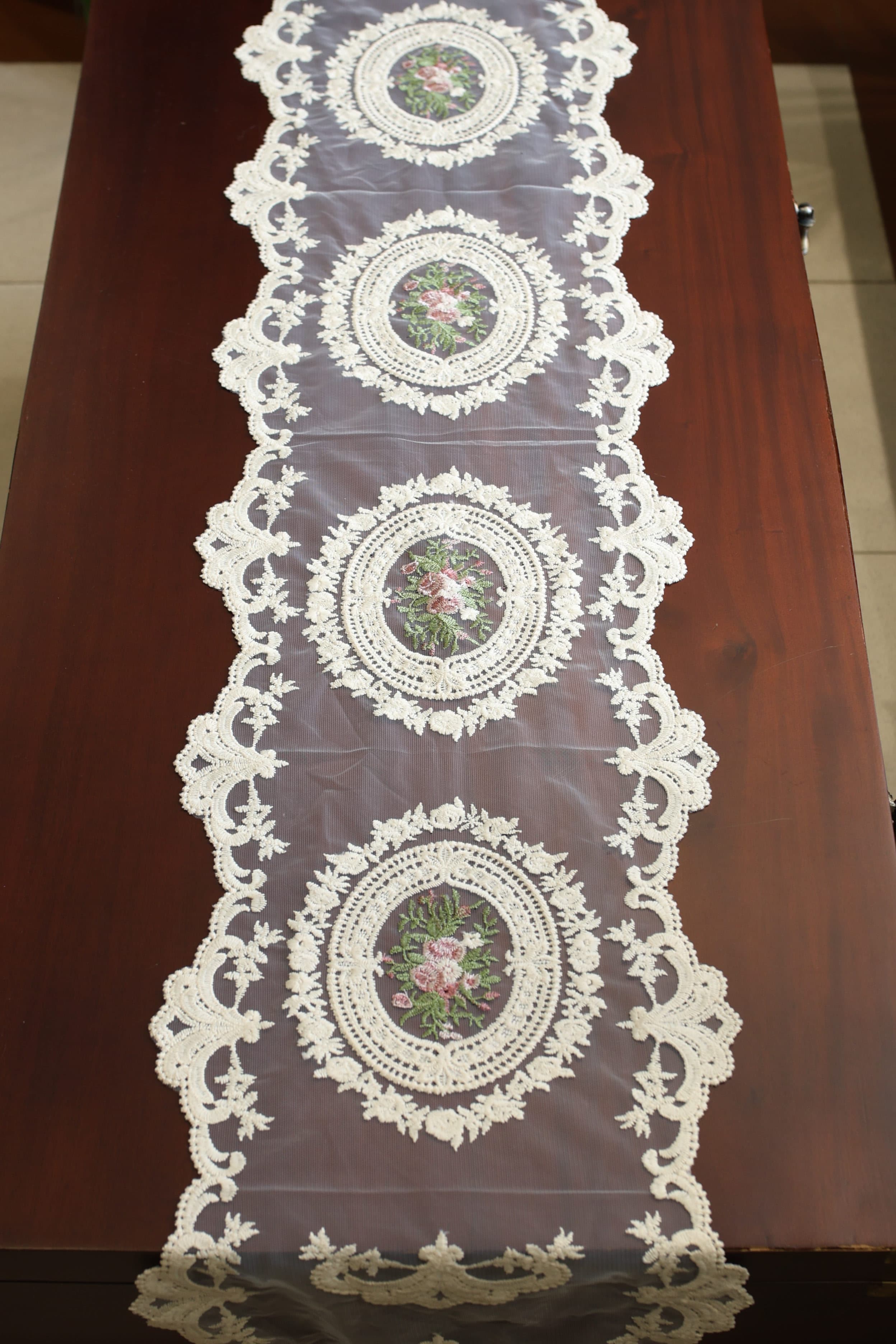 Table Runner - Net embroidery Runner 6 seater