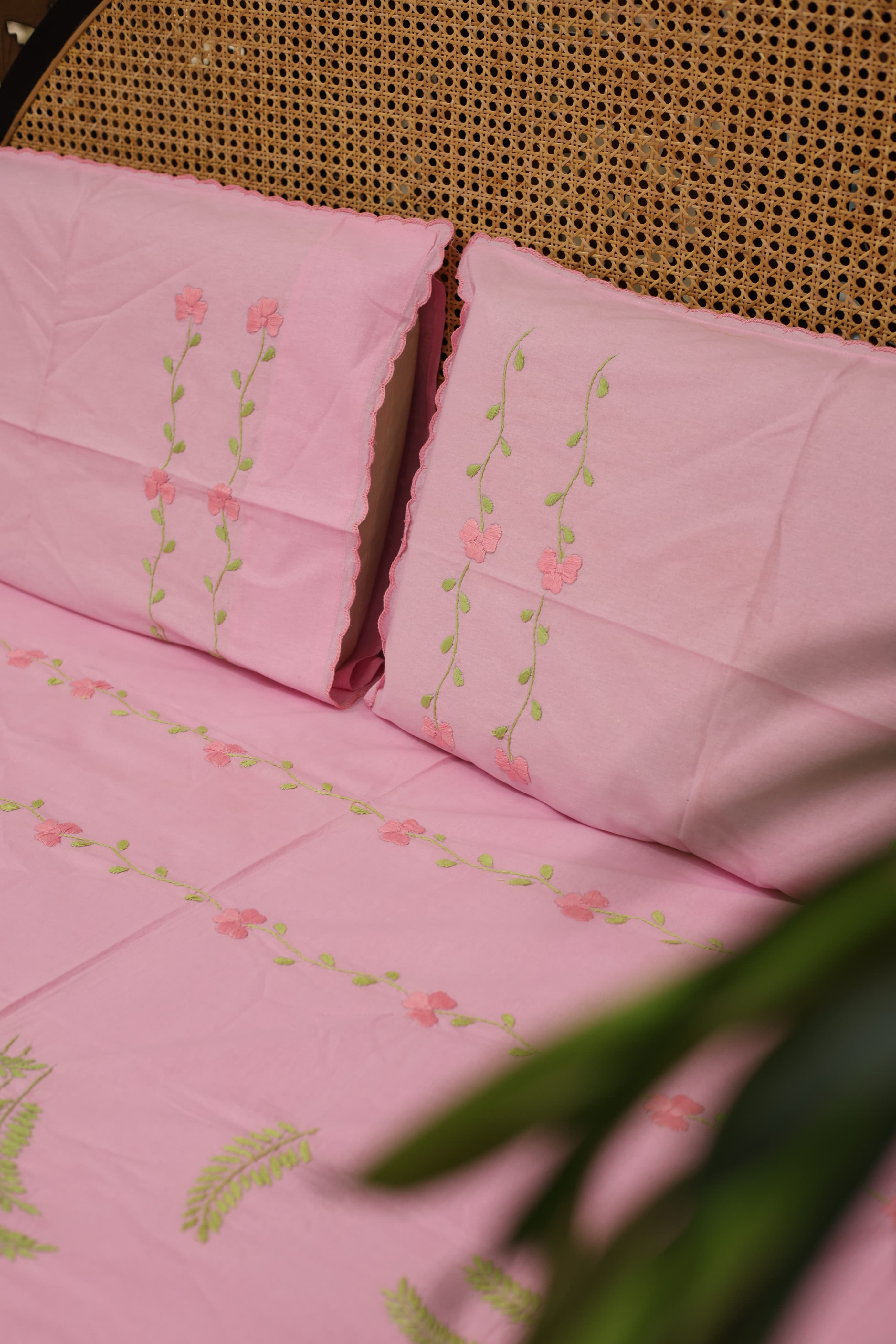 Bedsheets:Queen premium hand embroidered bedsheets HEQ