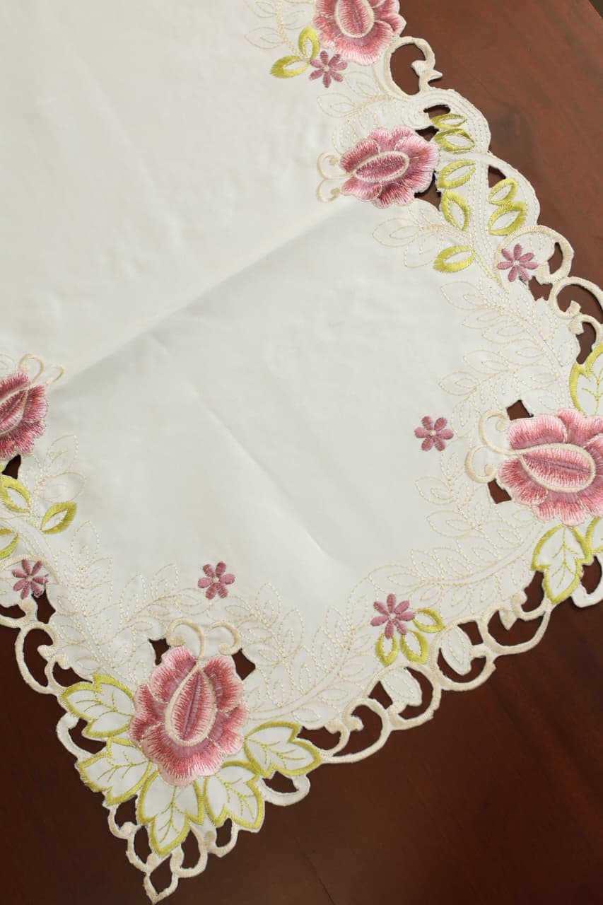 Teapoy Runner - Silky runner / table centre