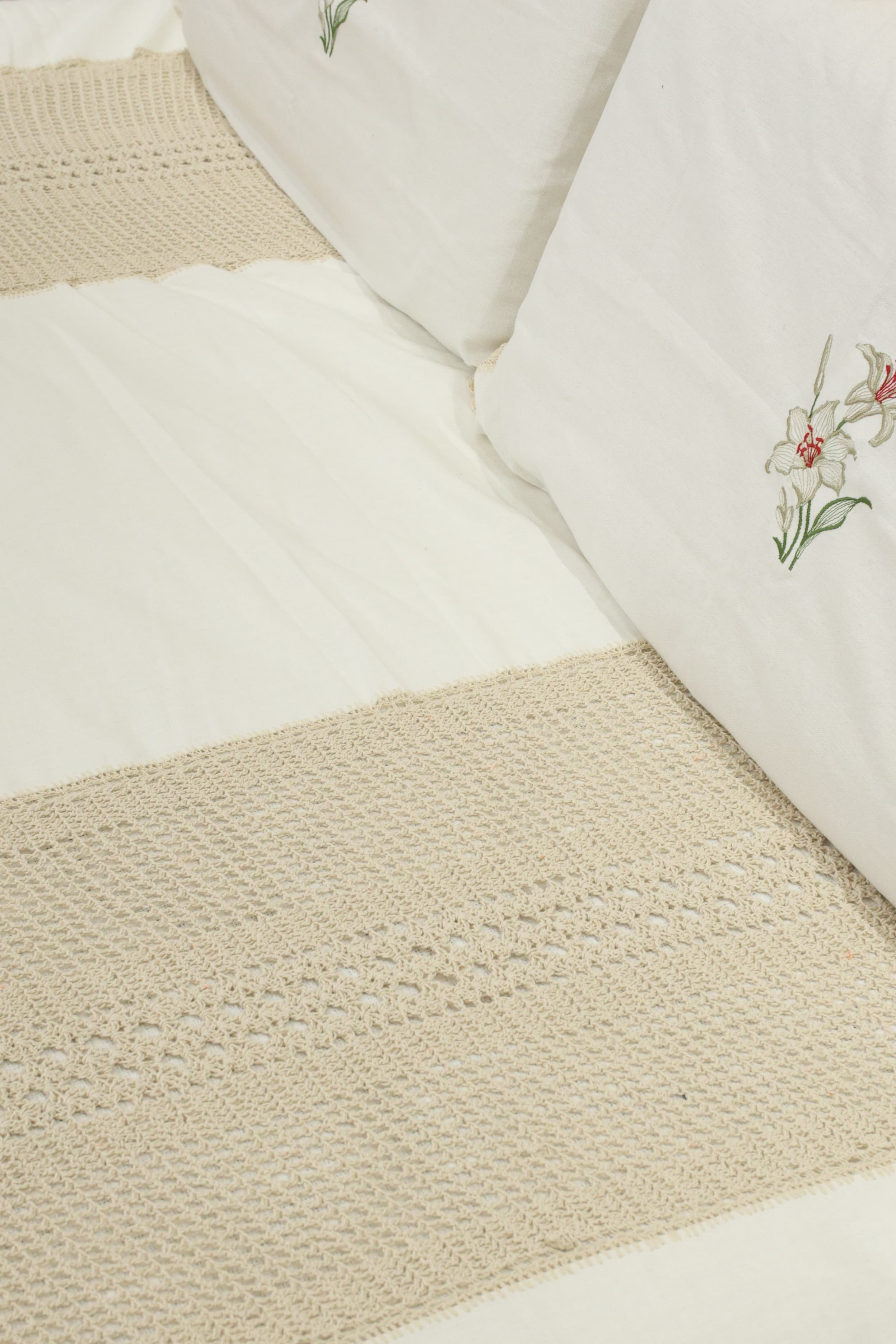 Premium Embroidery Floral Lily Crochet Bedspread Set
