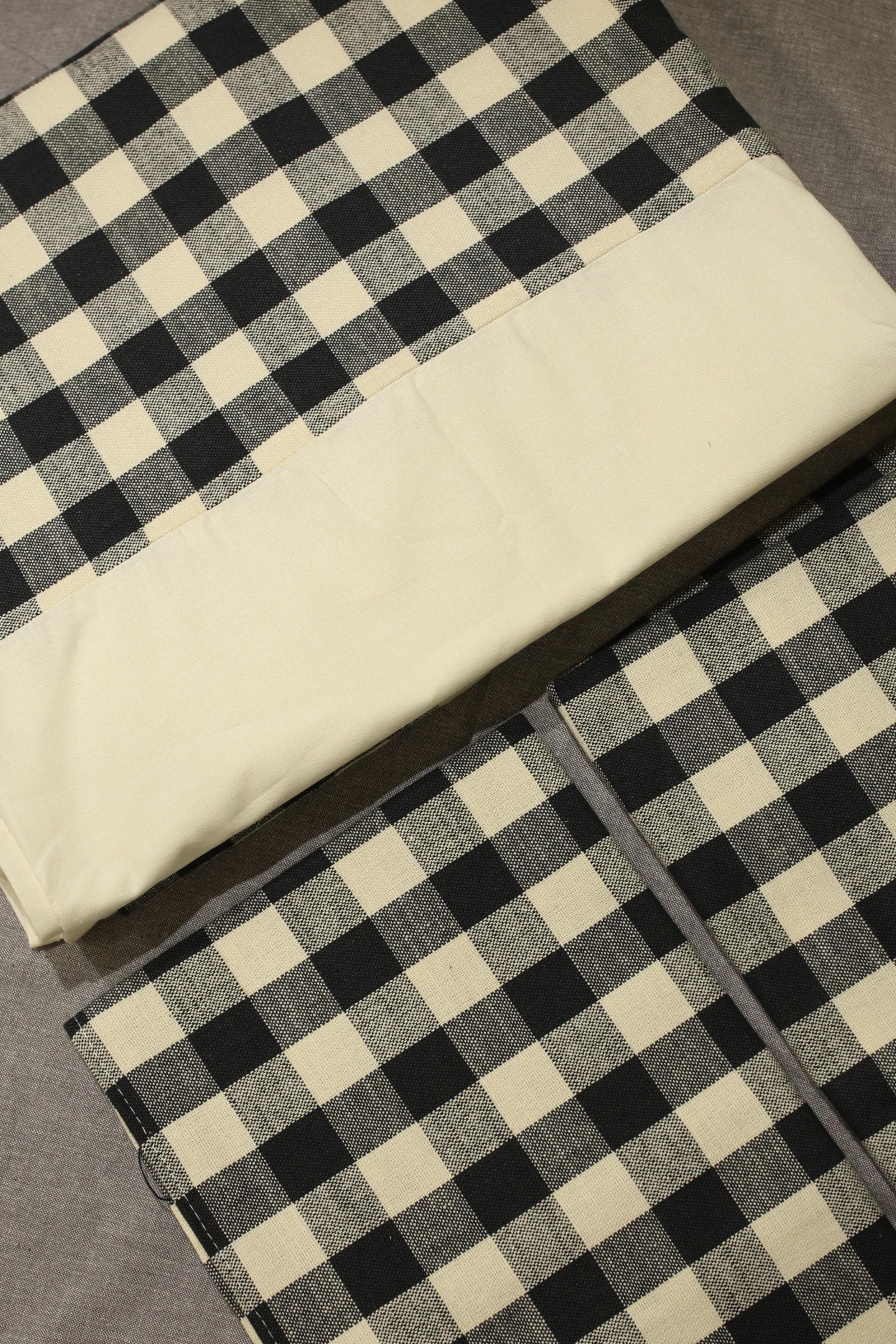 Bedsheets - Queen daily use border bedsheet