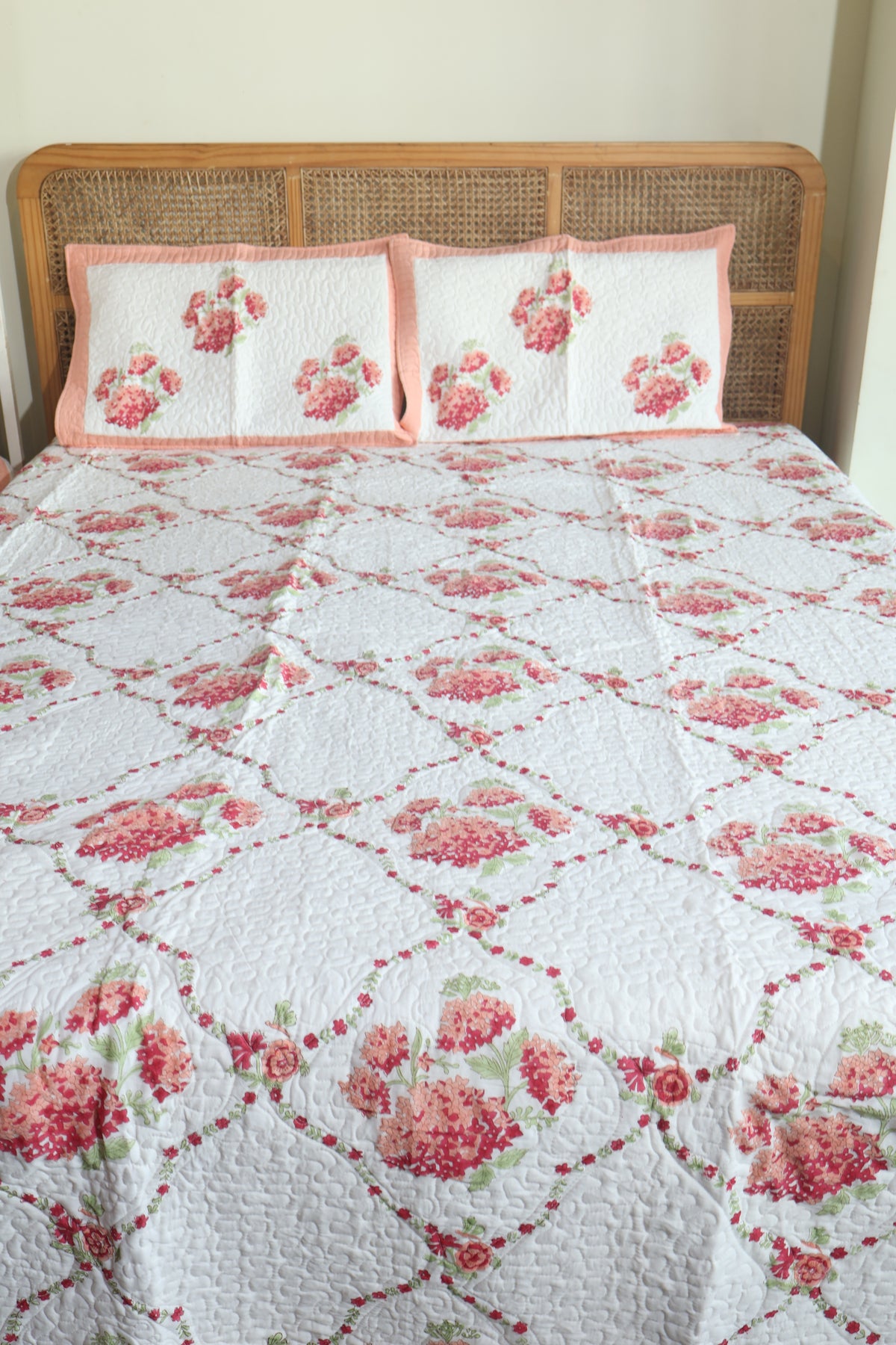 Quilted bedcover: Double (100inch*100inch)