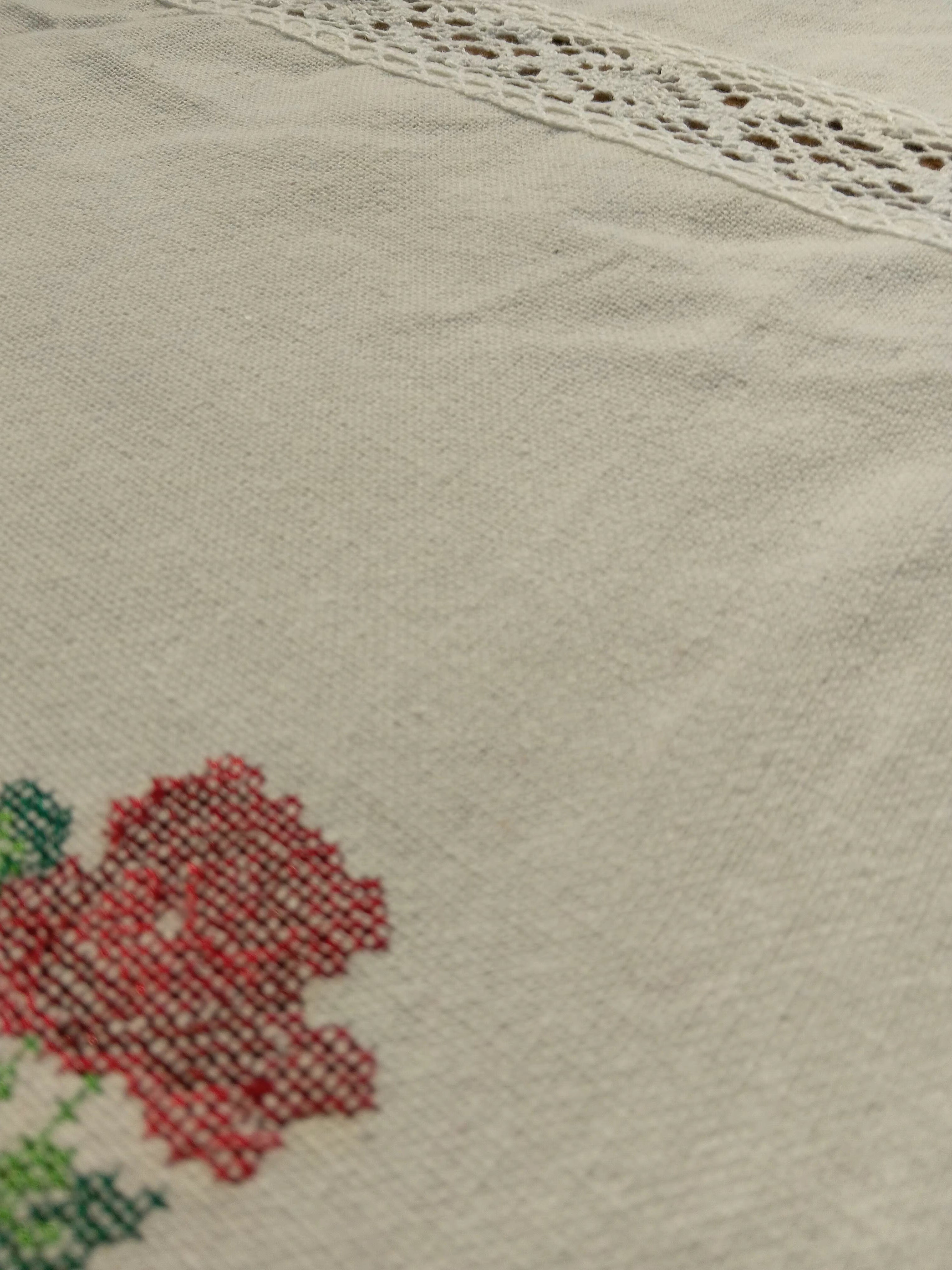 Table cloths - 8 Seater Embroidery