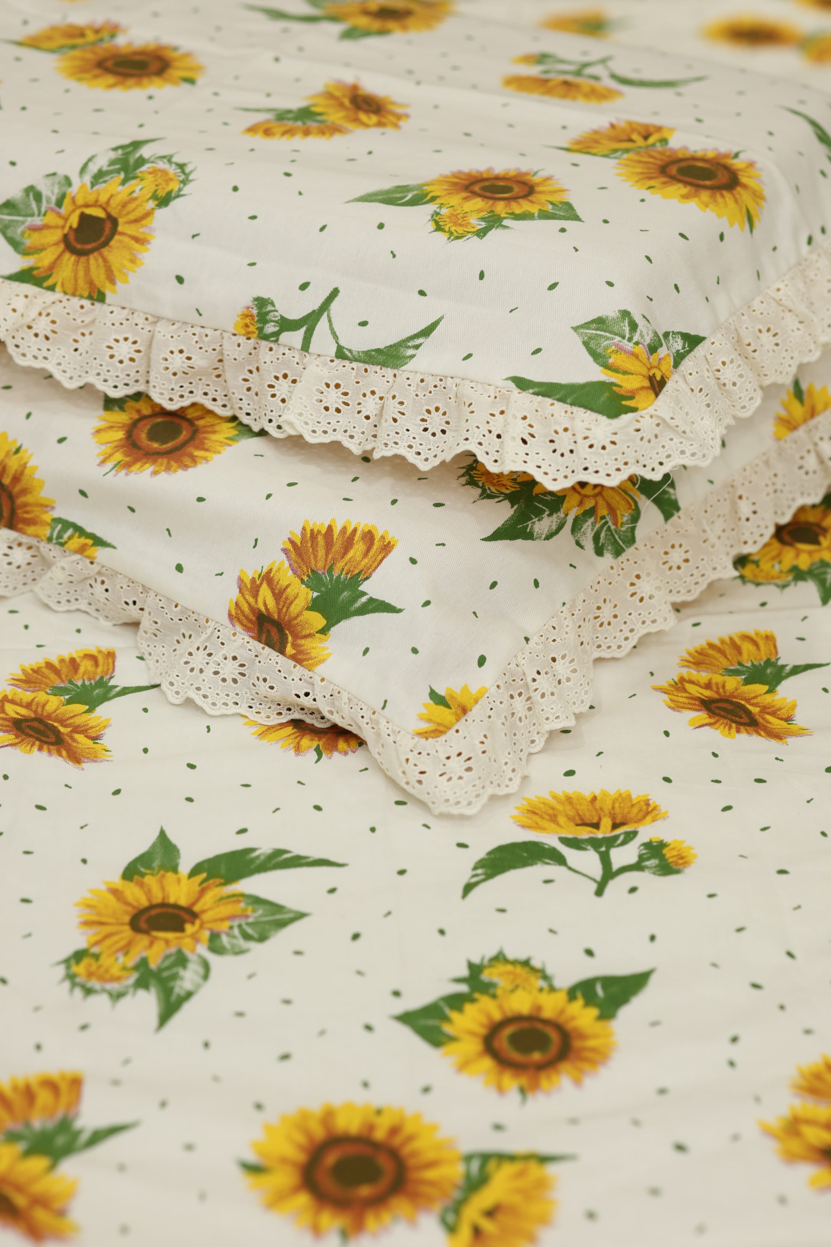 Bedsheets - Premium king floral printed lace bedsheet with cushion covers Yellow sunflower