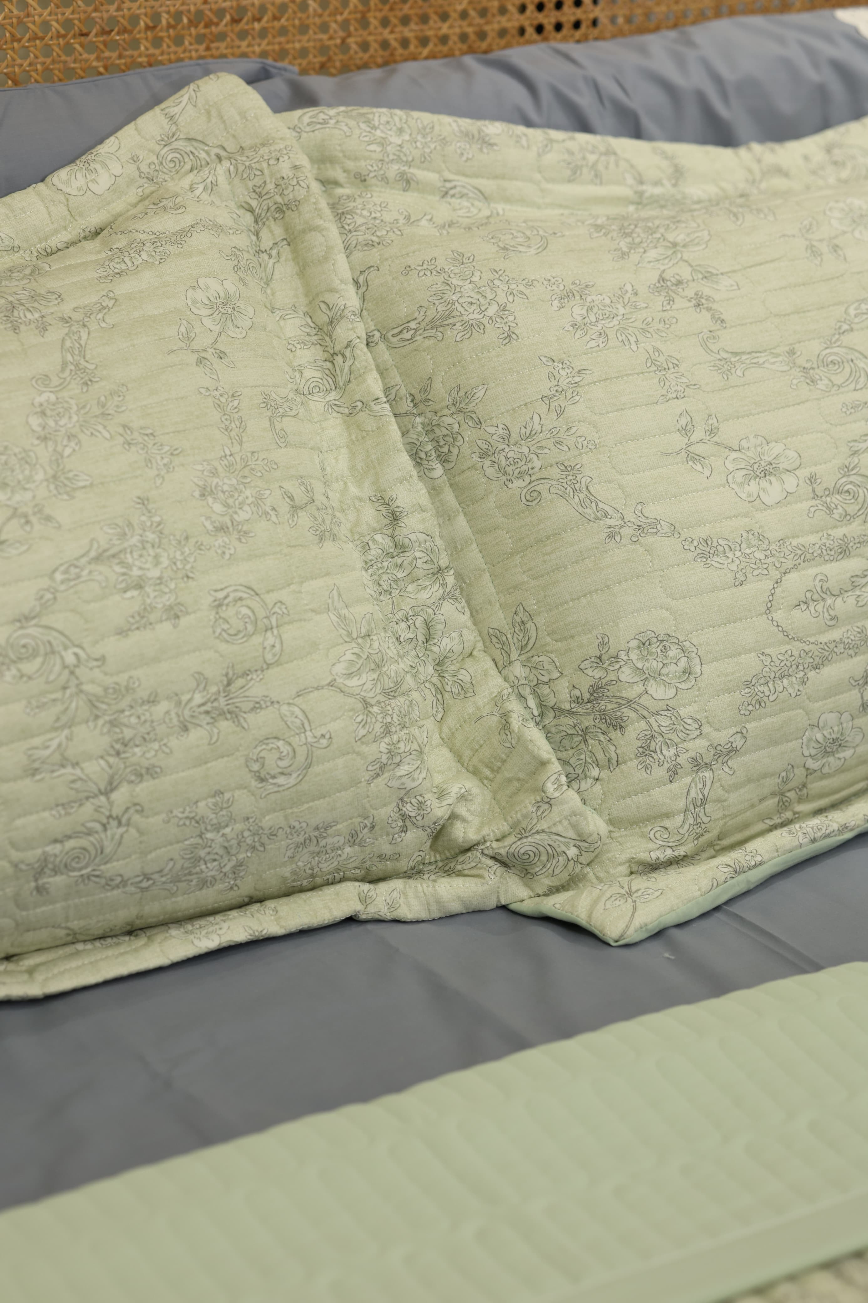 Premium bedcover